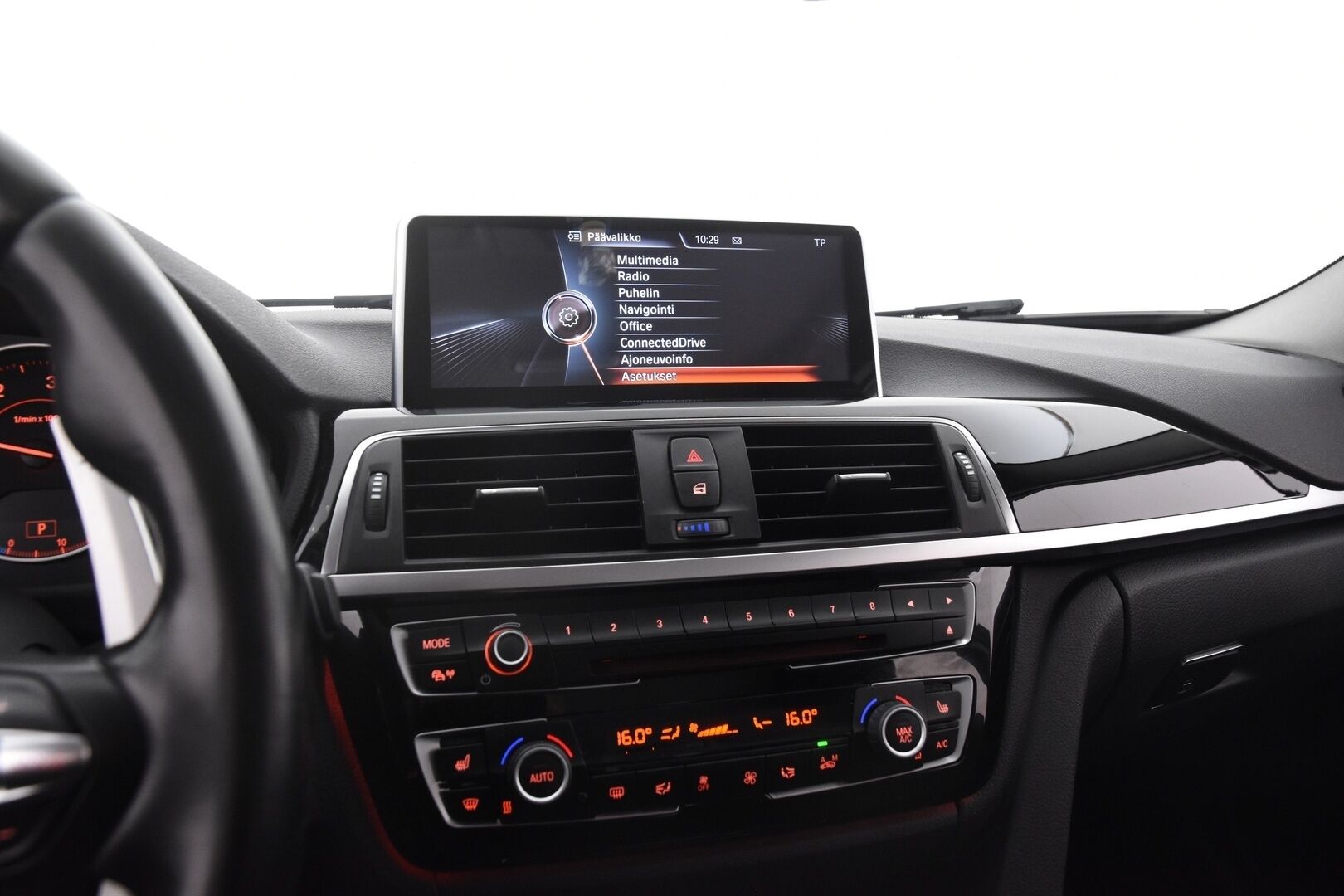 BMW 320 2016 F31 LCI Touring 320d M-Sport look *M-sport ratti / Keyless / Navi / Sport-penkit*
