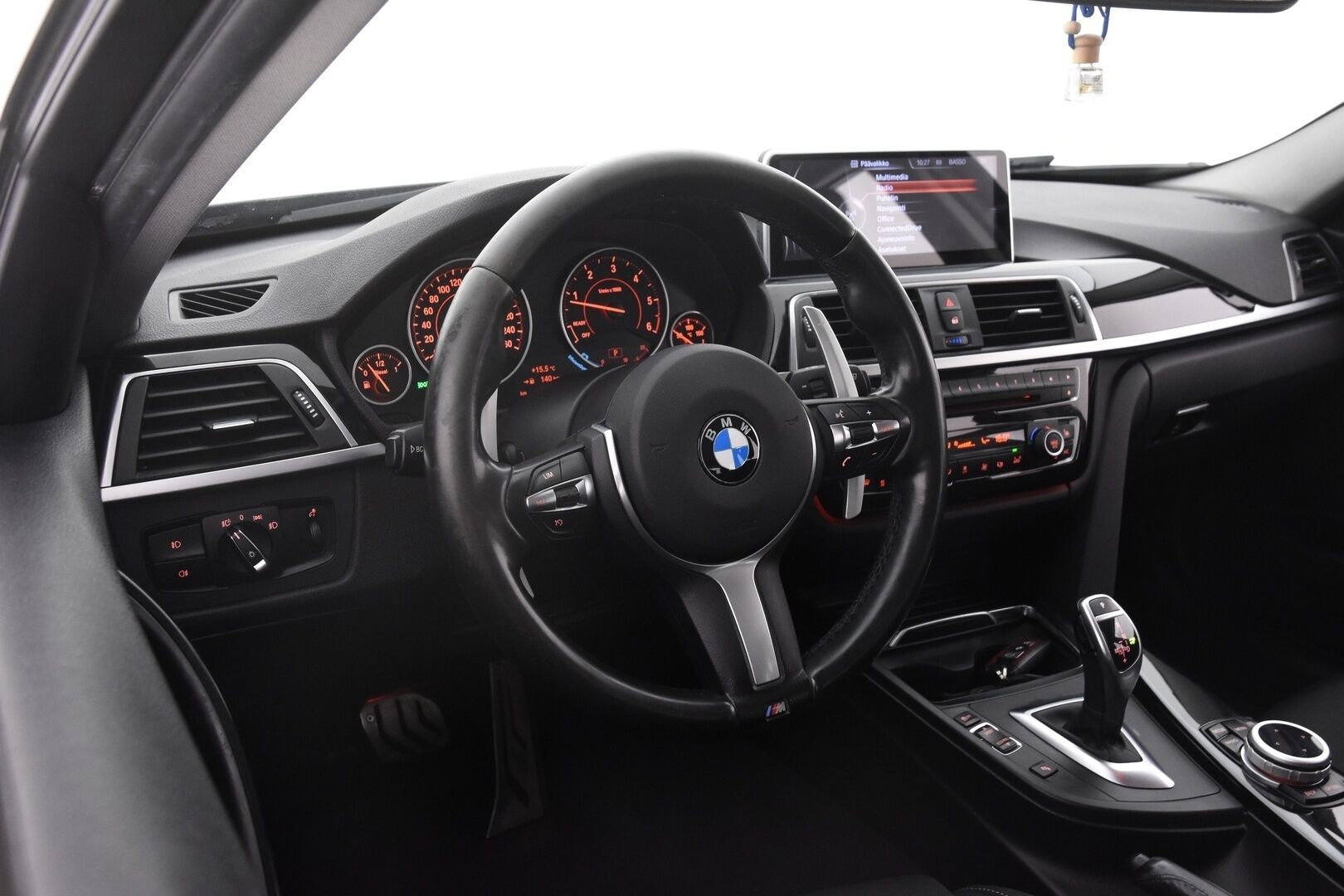 BMW 320 2016 F31 LCI Touring 320d M-Sport look *M-sport ratti / Keyless / Navi / Sport-penkit*