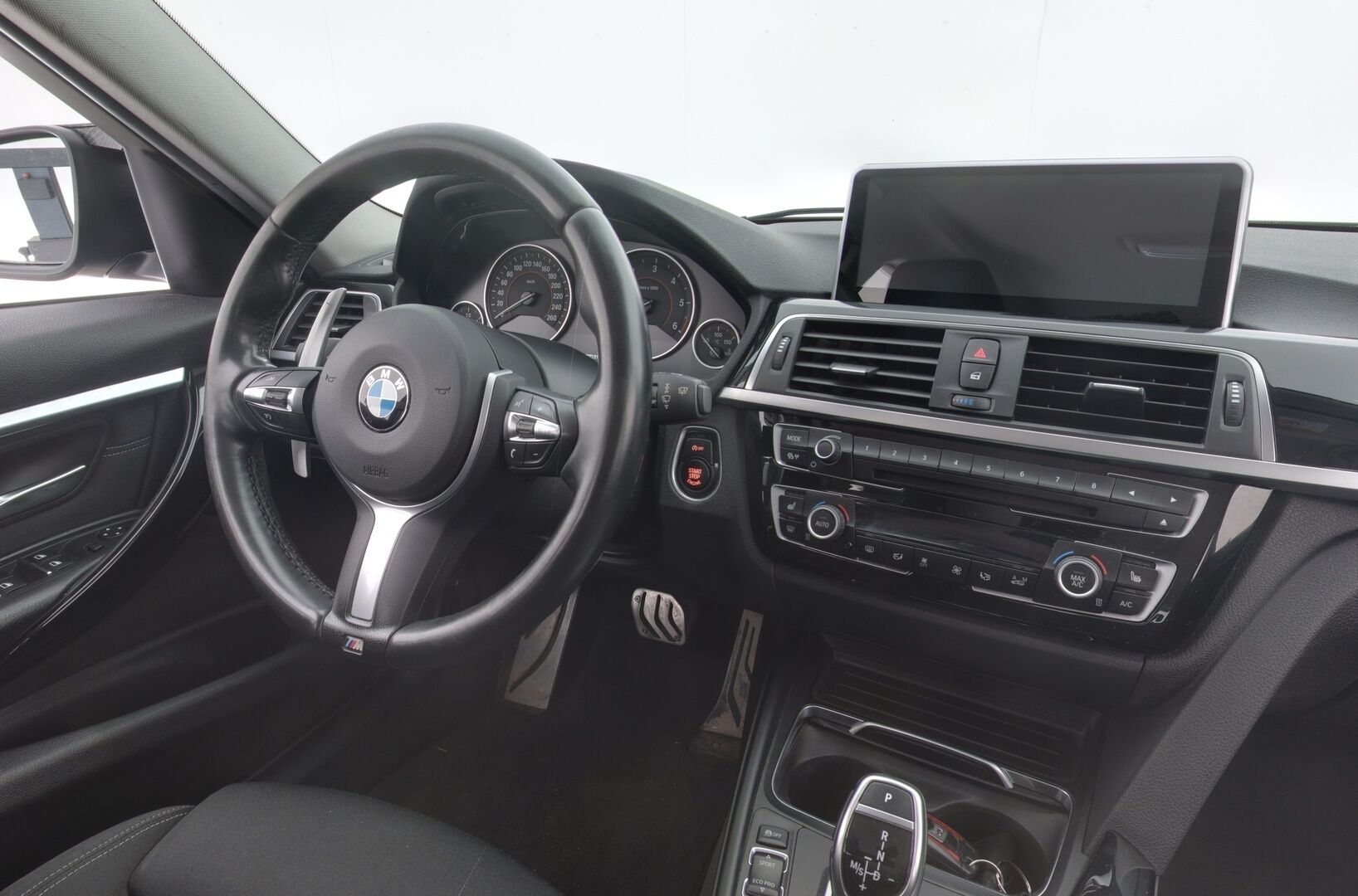 BMW 320 2016 F31 LCI Touring 320d M-Sport look *M-sport ratti / Keyless / Navi / Sport-penkit*