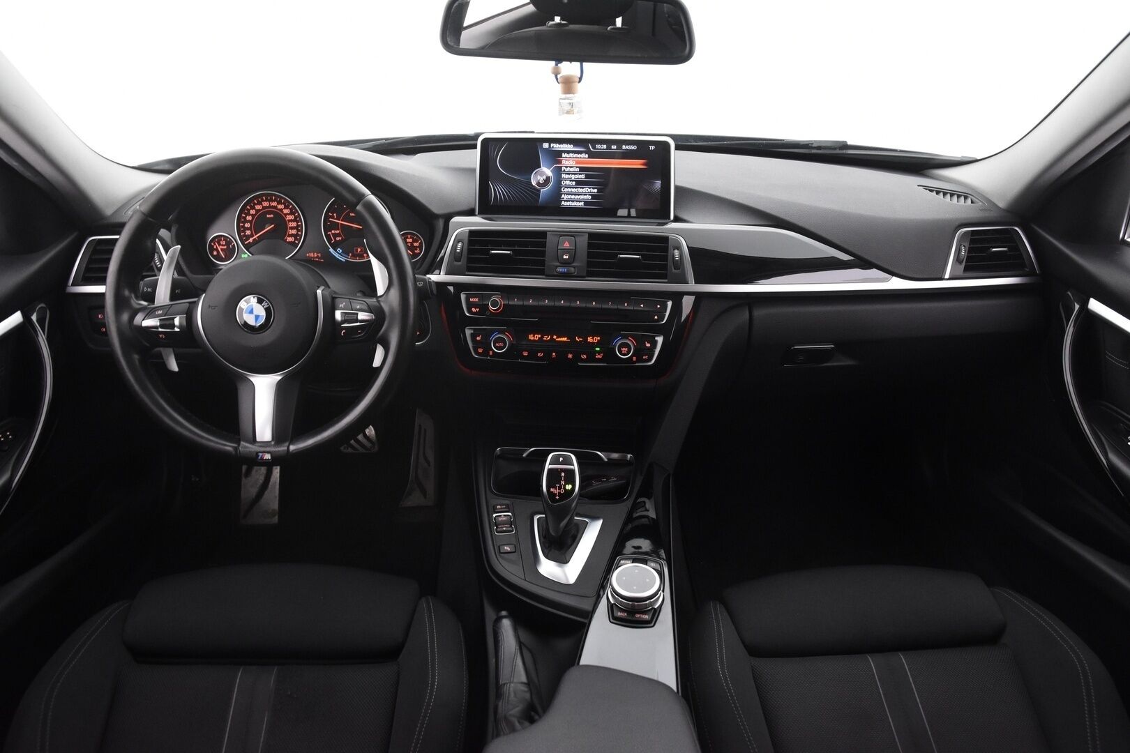 BMW 320 2016 F31 LCI Touring 320d M-Sport look *M-sport ratti / Keyless / Navi / Sport-penkit*