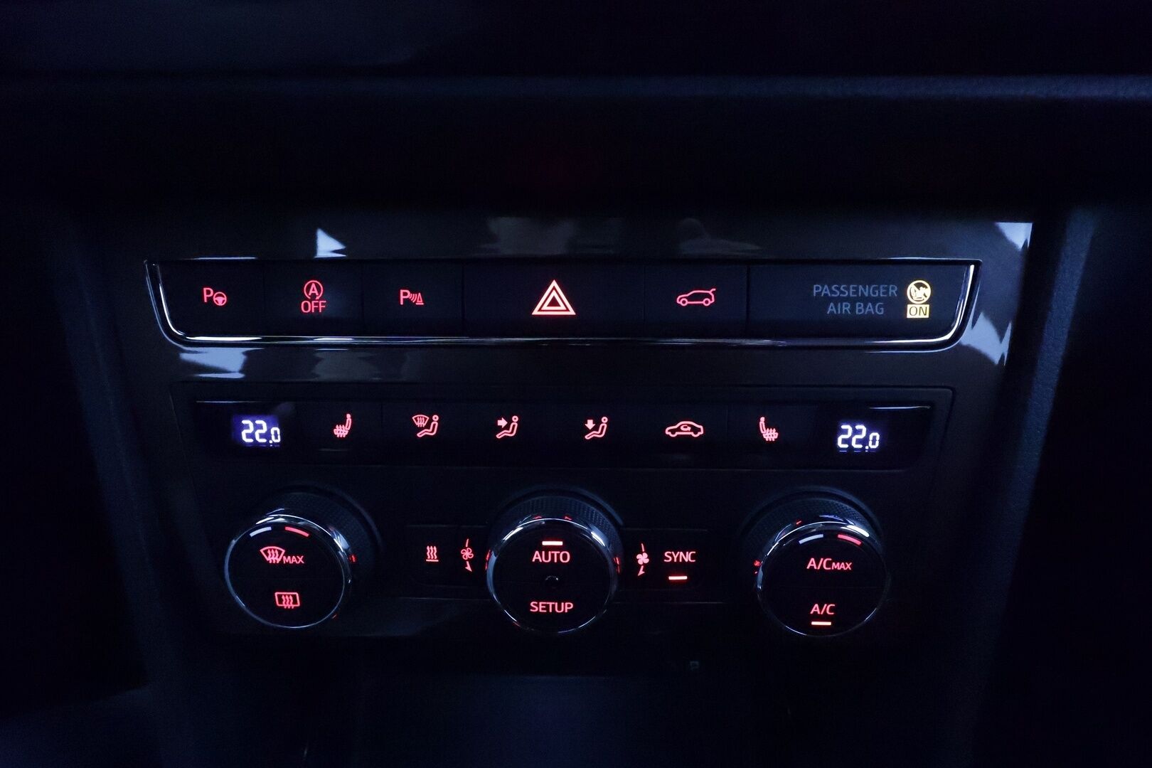 Seat Ateca 2019 1,5 TSI 150 EVO Xcellence DSG **Adapt.vakkari / P.kamera / LED / Koukku / Webasto / Navi / KeylessGo** - Suomi-auto / Kahdet renkaat aluvanteilla 