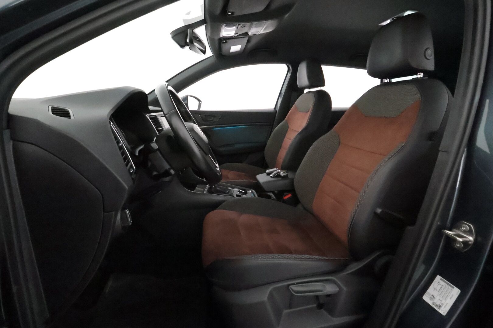 Seat Ateca 2019 1,5 TSI 150 EVO Xcellence DSG **Adapt.vakkari / P.kamera / LED / Koukku / Webasto / Navi / KeylessGo** - Suomi-auto / Kahdet renkaat aluvanteilla 