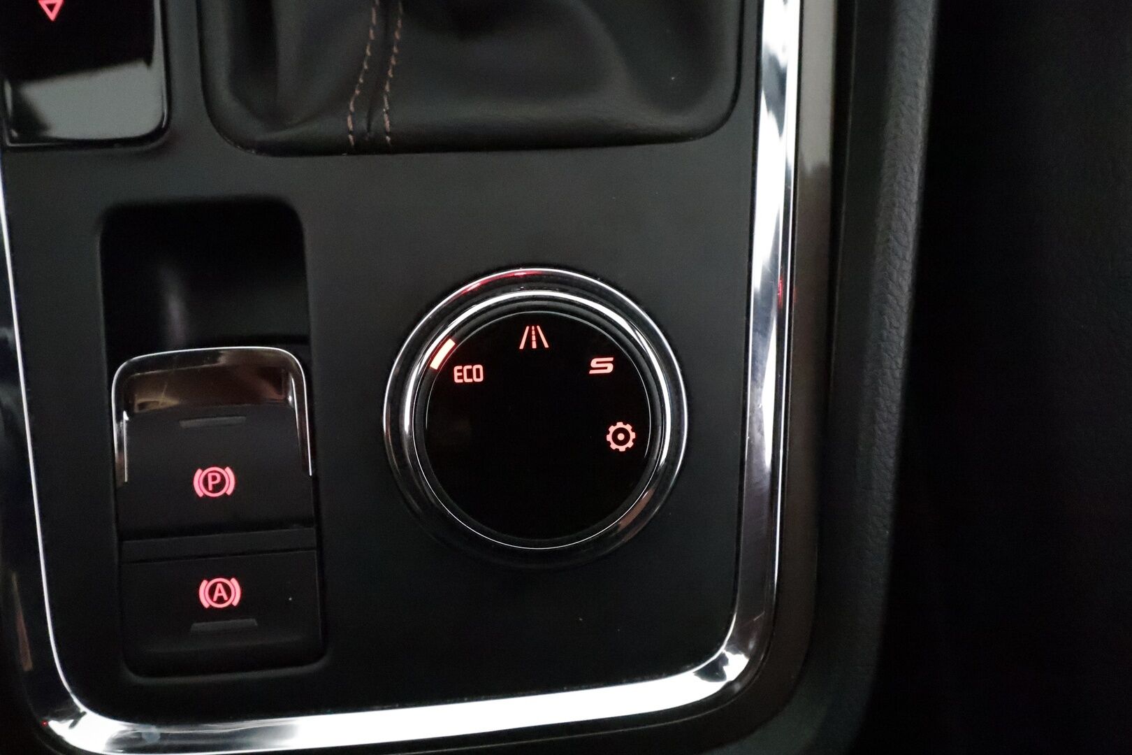 Seat Ateca 2019 1,5 TSI 150 EVO Xcellence DSG **Adapt.vakkari / P.kamera / LED / Koukku / Webasto / Navi / KeylessGo** - Suomi-auto / Kahdet renkaat aluvanteilla 