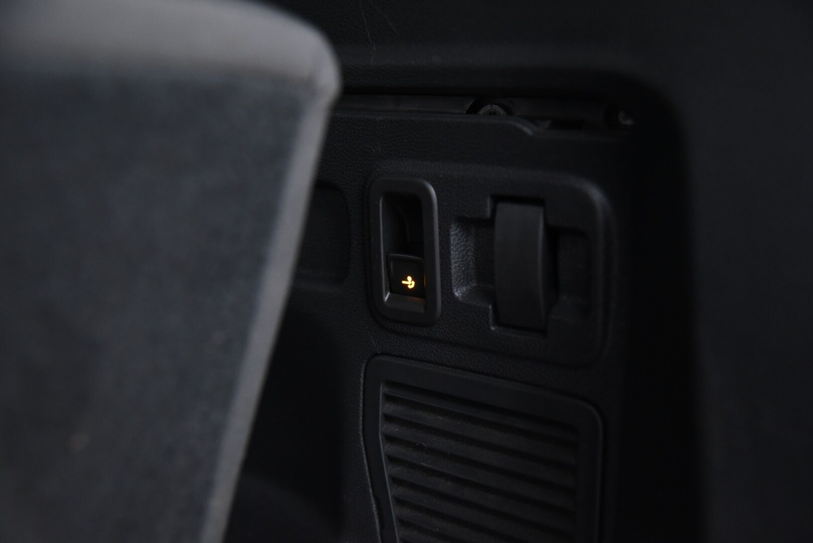 Volkswagen Touran 2019 Highline 1,6 TDI SCR 85 kW (115 hv) DSG-automaatti / ACC / LED / Lohkolämmitin / Tutkat / Koukku / 7P - Suomi-auto / Hihna vaihdettu 06/2025 