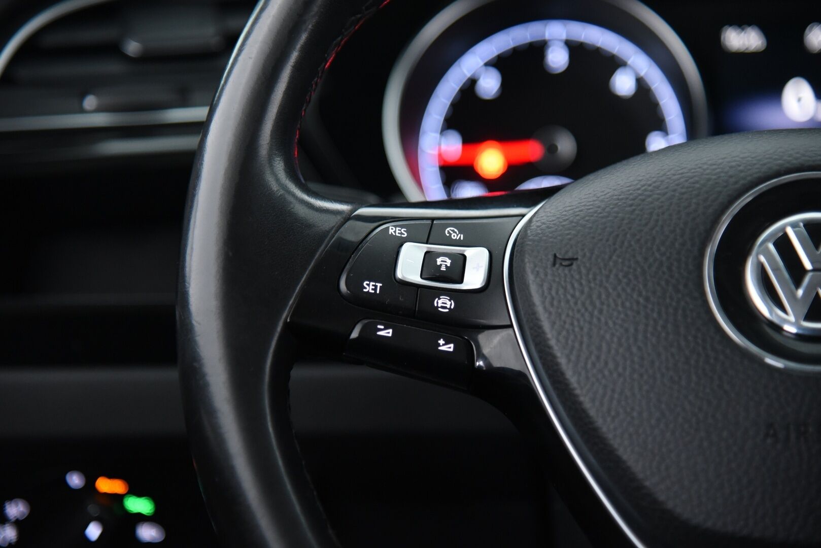 Volkswagen Touran 2019 Highline 1,6 TDI SCR 85 kW (115 hv) DSG-automaatti / ACC / LED / Lohkolämmitin / Tutkat / Koukku / 7P - Suomi-auto / Hihna vaihdettu 06/2025 