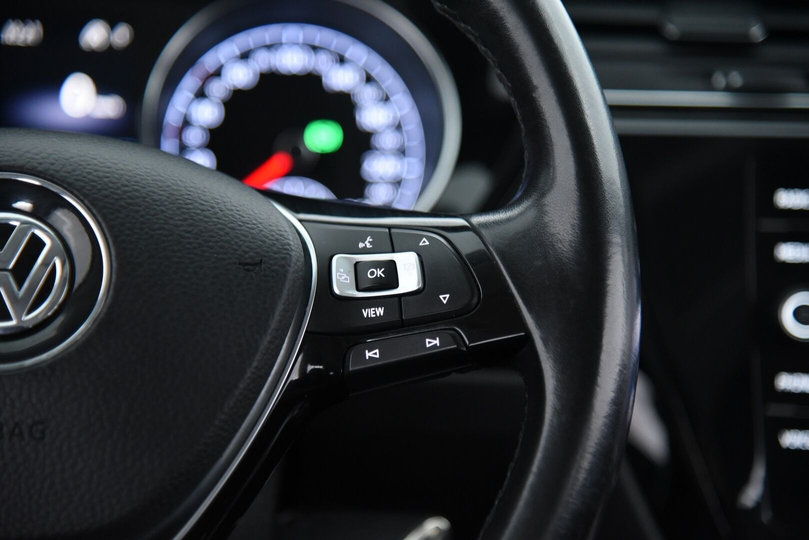 Volkswagen Touran 2019 Highline 1,6 TDI SCR 85 kW (115 hv) DSG-automaatti / ACC / LED / Lohkolämmitin / Tutkat / Koukku / 7P - Suomi-auto / Hihna vaihdettu 06/2025 