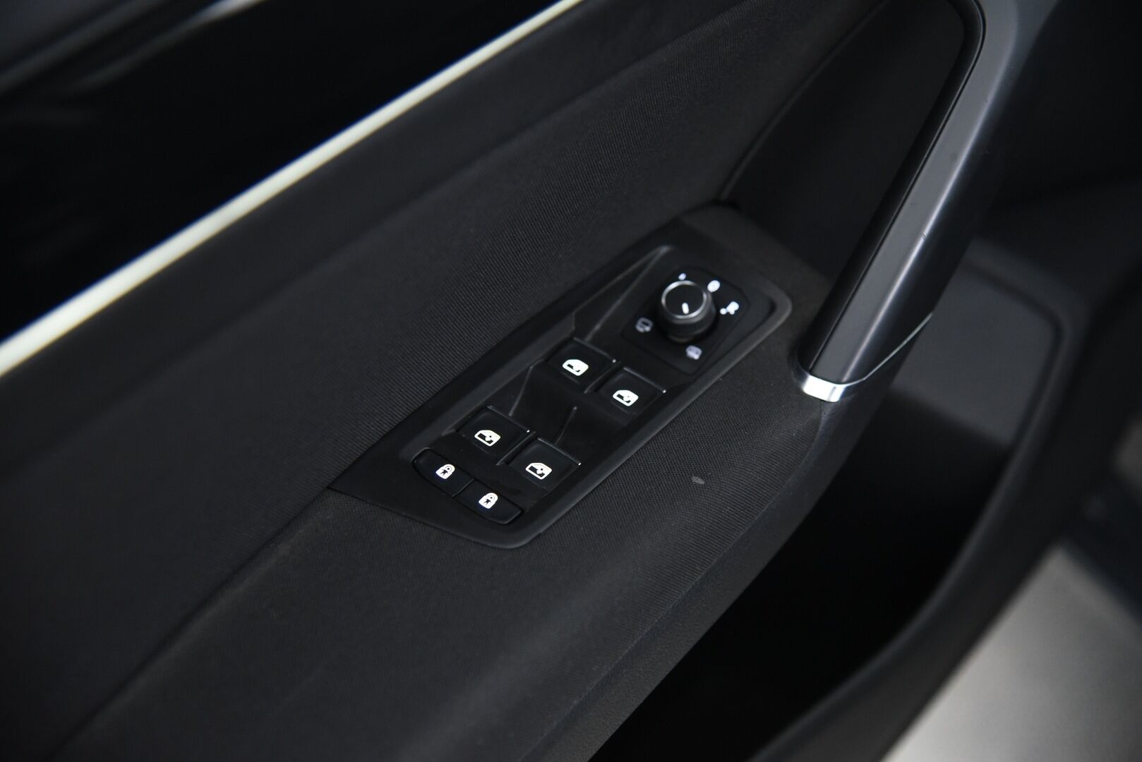 Volkswagen Touran 2019 Highline 1,6 TDI SCR 85 kW (115 hv) DSG-automaatti / ACC / LED / Lohkolämmitin / Tutkat / Koukku / 7P - Suomi-auto / Hihna vaihdettu 06/2025 