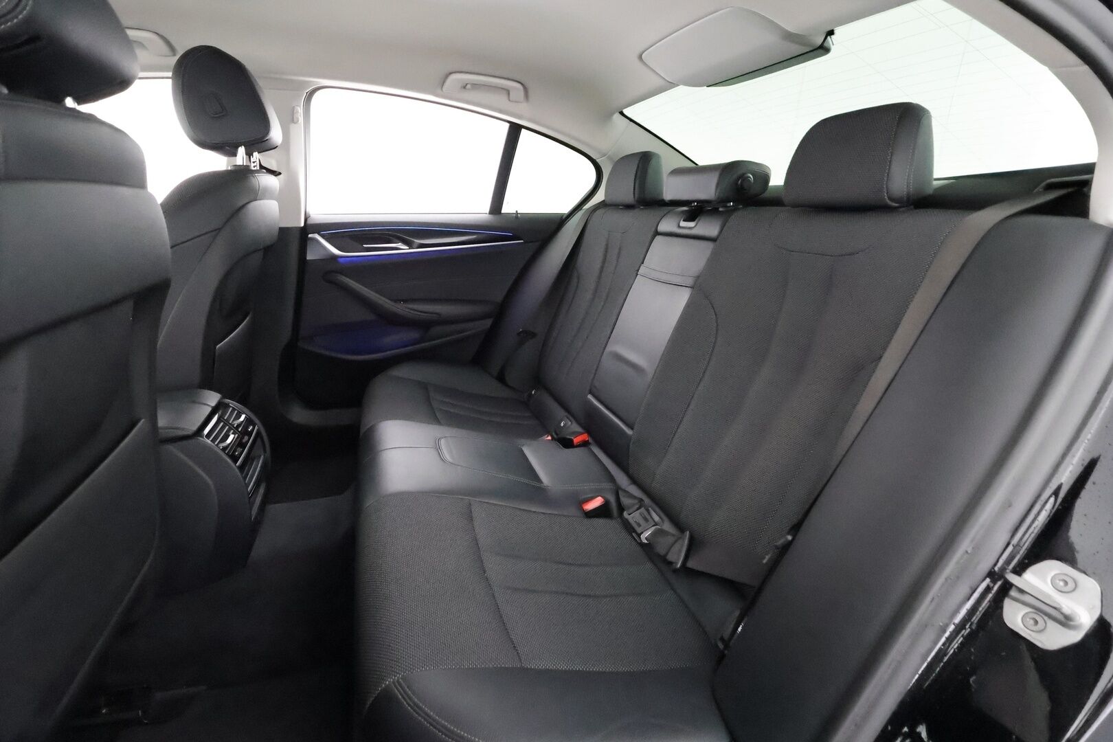 BMW 530 2019 G30 Sedan 530e A Charged Edition Sport - | Sporttipenkit | P.kamera | Ambient light | LED | Digimittaristo | Puolinahat | Navi | Lämm. ratti | Vakkari | 2x renkaat aluin | 