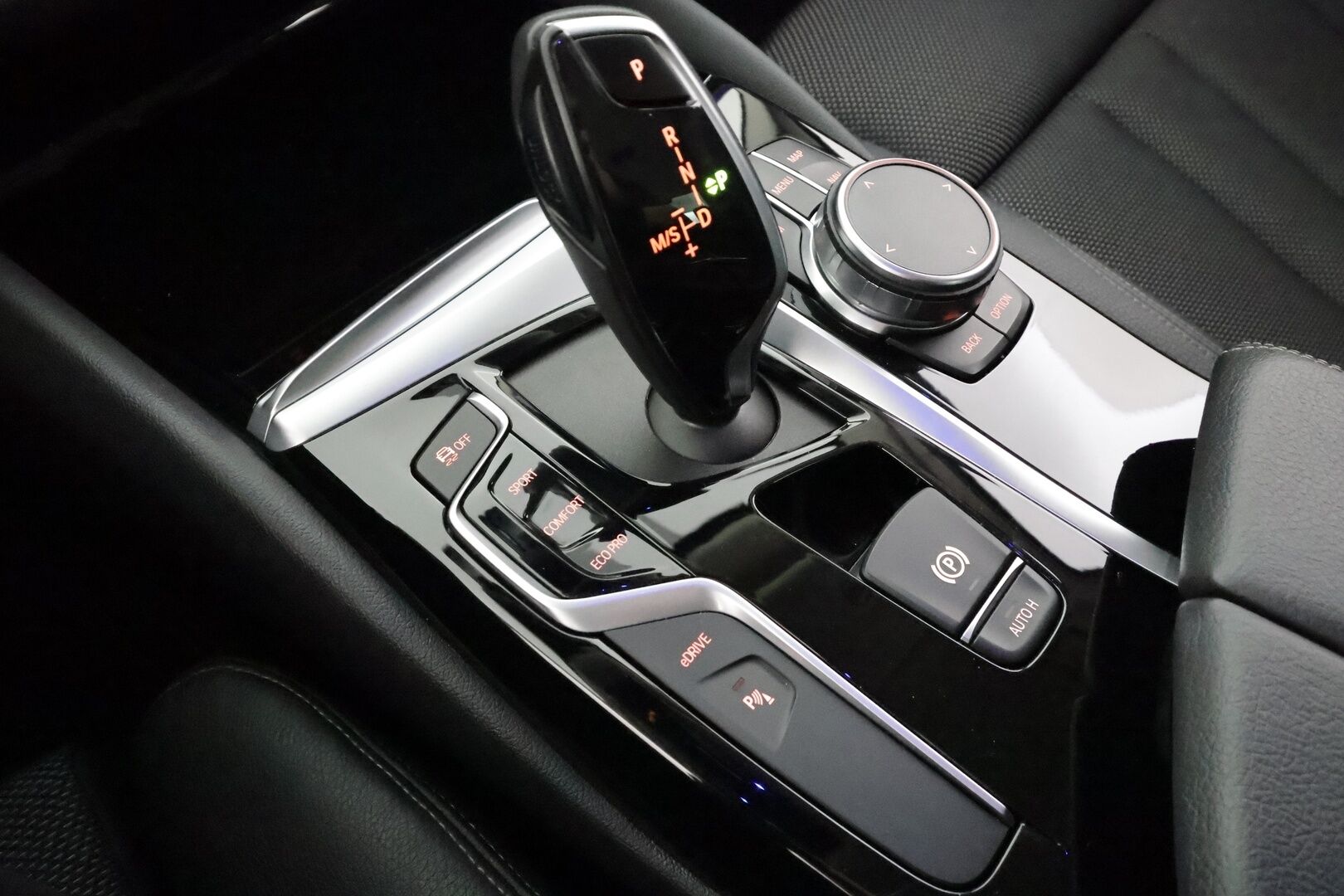 BMW 530 2019 G30 Sedan 530e A Charged Edition Sport - | Sporttipenkit | P.kamera | Ambient light | LED | Digimittaristo | Puolinahat | Navi | Lämm. ratti | Vakkari | 2x renkaat aluin | 