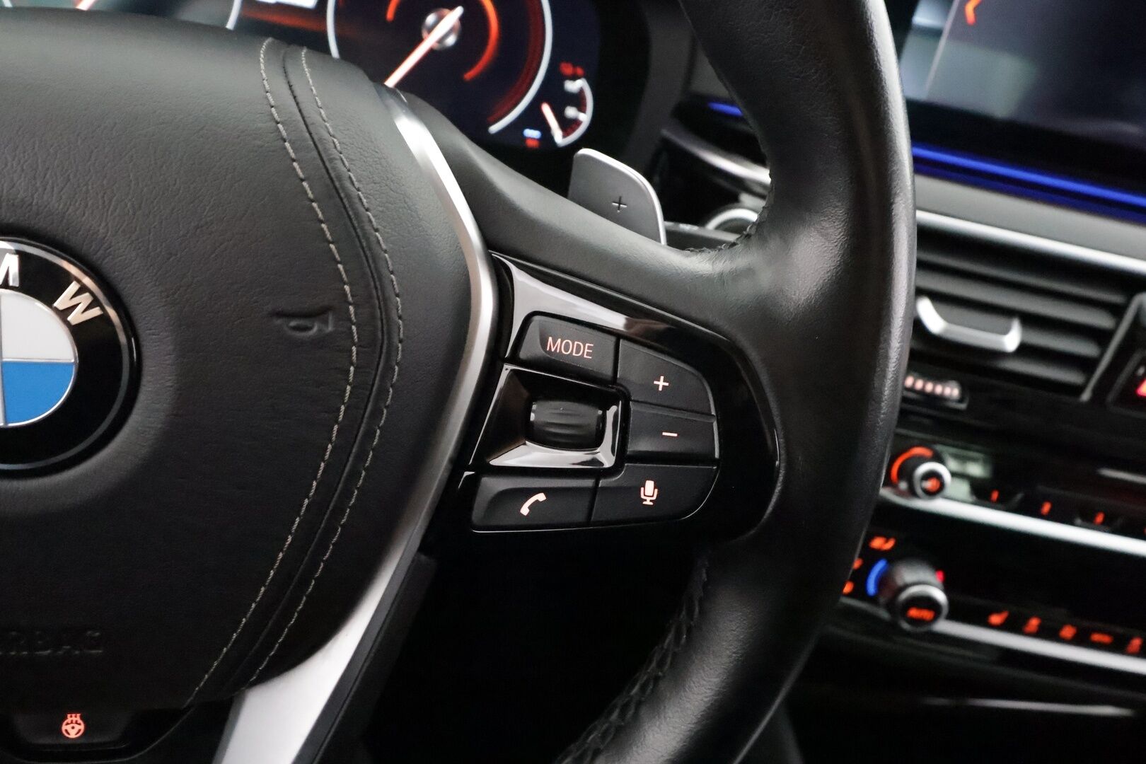 BMW 530 2019 G30 Sedan 530e A Charged Edition Sport - | Sporttipenkit | P.kamera | Ambient light | LED | Digimittaristo | Puolinahat | Navi | Lämm. ratti | Vakkari | 2x renkaat aluin | 