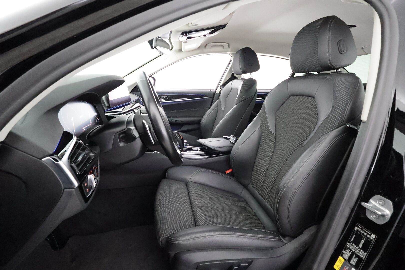 BMW 530 2019 G30 Sedan 530e A Charged Edition Sport - | Sporttipenkit | P.kamera | Ambient light | LED | Digimittaristo | Puolinahat | Navi | Lämm. ratti | Vakkari | 2x renkaat aluin | 