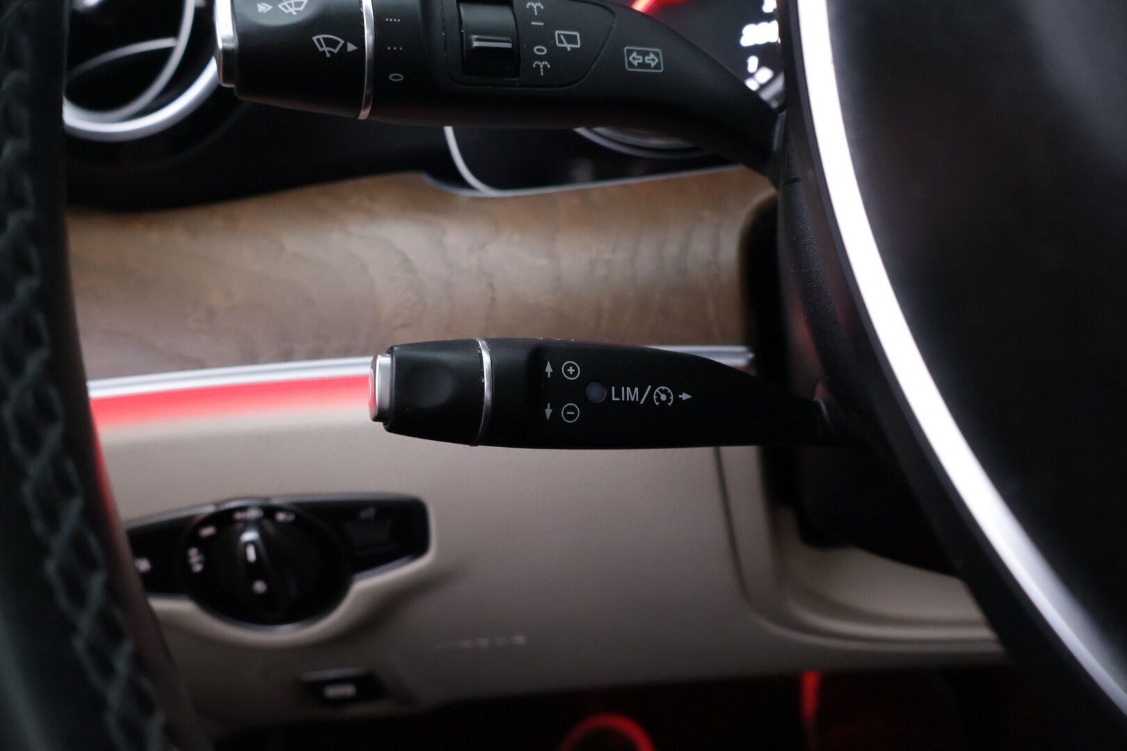 Mercedes-Benz E 2016 220 d - Navi | P-kamera | Koukku | Ambient | LED | Ambient | Webasto
