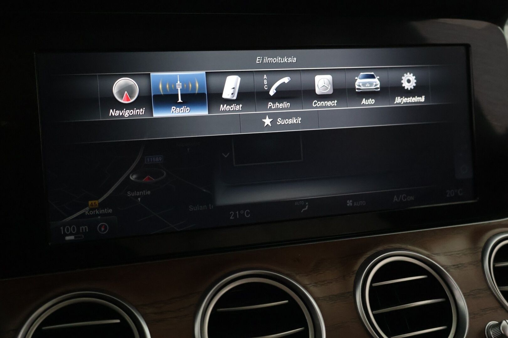 Mercedes-Benz E 2016 220 d - Navi | P-kamera | Koukku | Ambient | LED | Ambient | Webasto