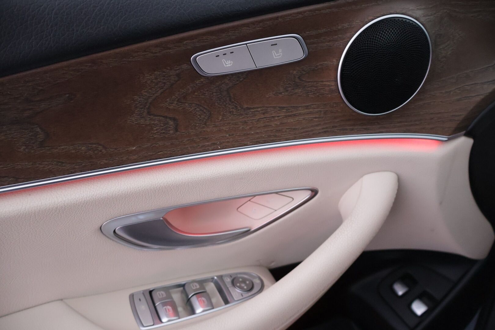 Mercedes-Benz E 2016 220 d - Navi | P-kamera | Koukku | Ambient | LED | Ambient | Webasto