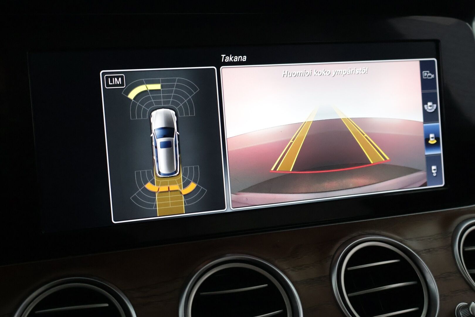 Mercedes-Benz E 2016 220 d - Navi | P-kamera | Koukku | Ambient | LED | Ambient | Webasto