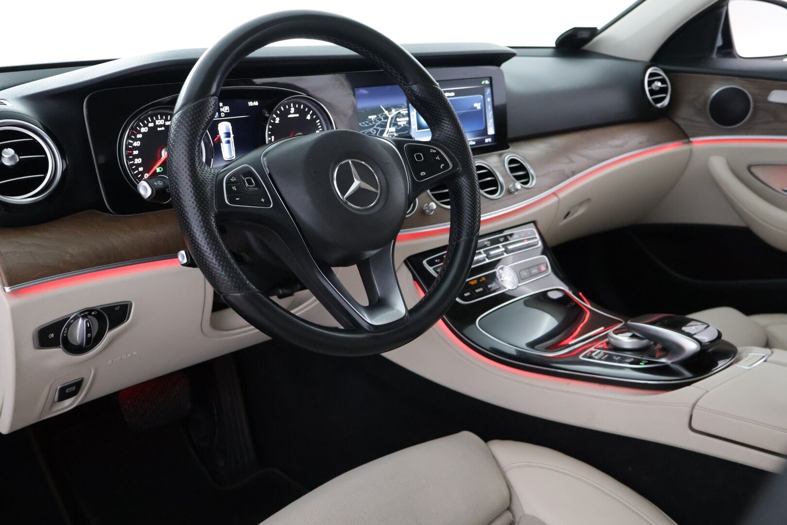 Mercedes-Benz E 2016 220 d - Navi | P-kamera | Koukku | Ambient | LED | Ambient | Webasto