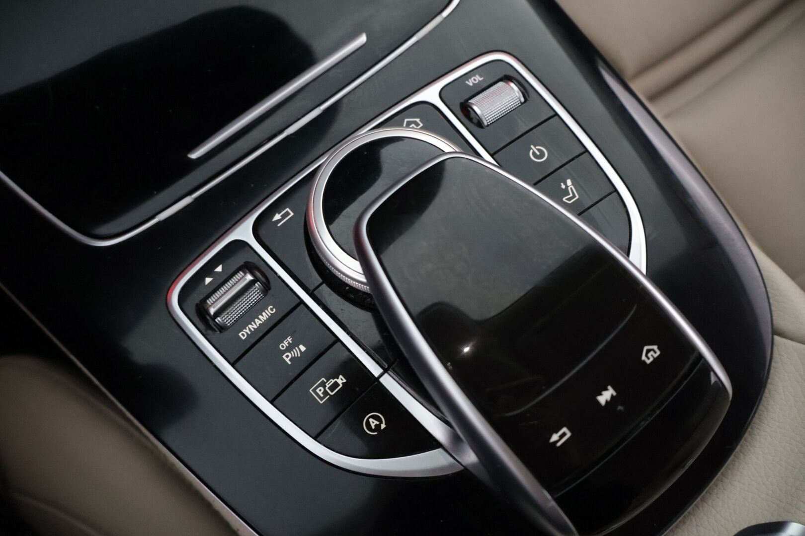 Mercedes-Benz E 2016 220 d - Navi | P-kamera | Koukku | Ambient | LED | Ambient | Webasto