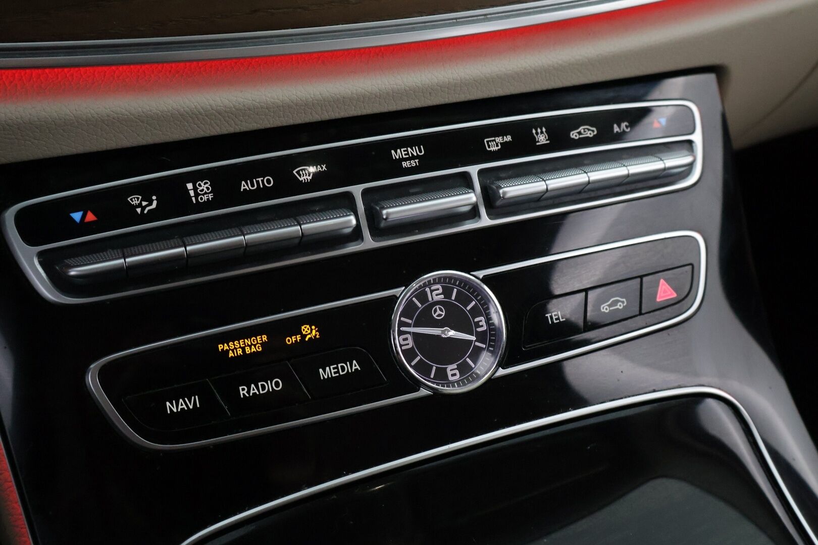Mercedes-Benz E 2016 220 d - Navi | P-kamera | Koukku | Ambient | LED | Ambient | Webasto