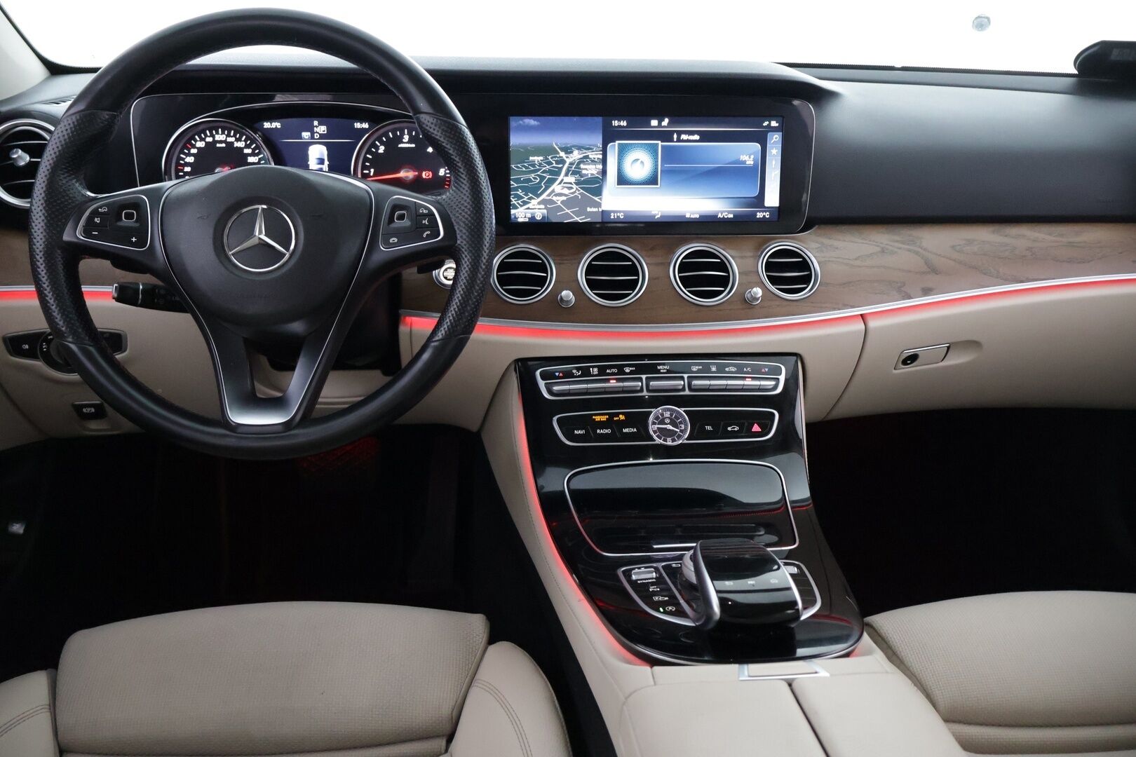 Mercedes-Benz E 2016 220 d - Navi | P-kamera | Koukku | Ambient | LED | Ambient | Webasto