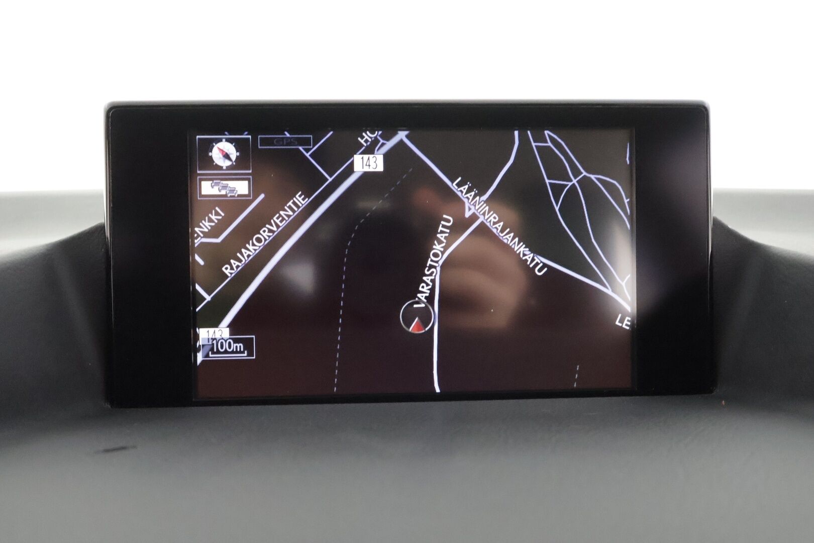 Lexus CT 2016 200h Hybrid A F Sport * Vakkari / P.kamera / Puolinahat / Navi / Auto.ilmastointi * - Kahdet renkaat aluvanteilla