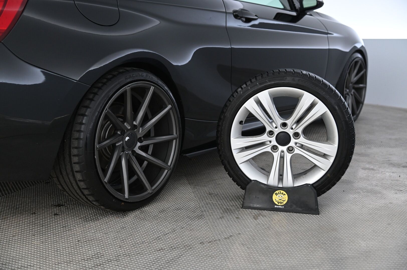 BMW 125 2014 125d M-Sport *Sporttinahat / H&K / Kattoluukku / Proffa Navi / Webasto / Tutkat* - Juuri Leimattu / 2x renkaat ja vanteet / Näyttävä