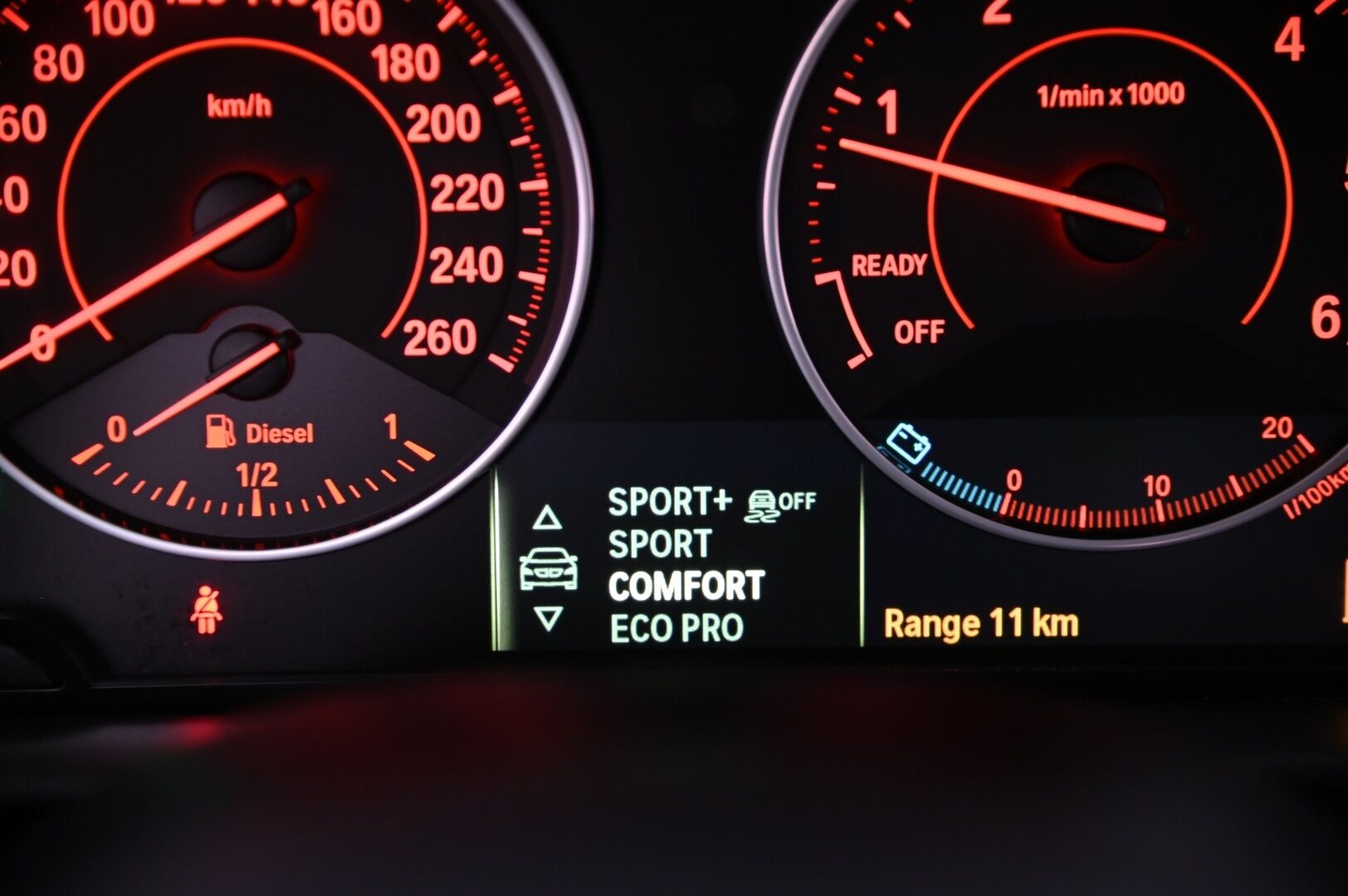 BMW 125 2014 125d M-Sport *Sporttinahat / H&K / Kattoluukku / Proffa Navi / Webasto / Tutkat* - Juuri Leimattu / 2x renkaat ja vanteet / Näyttävä