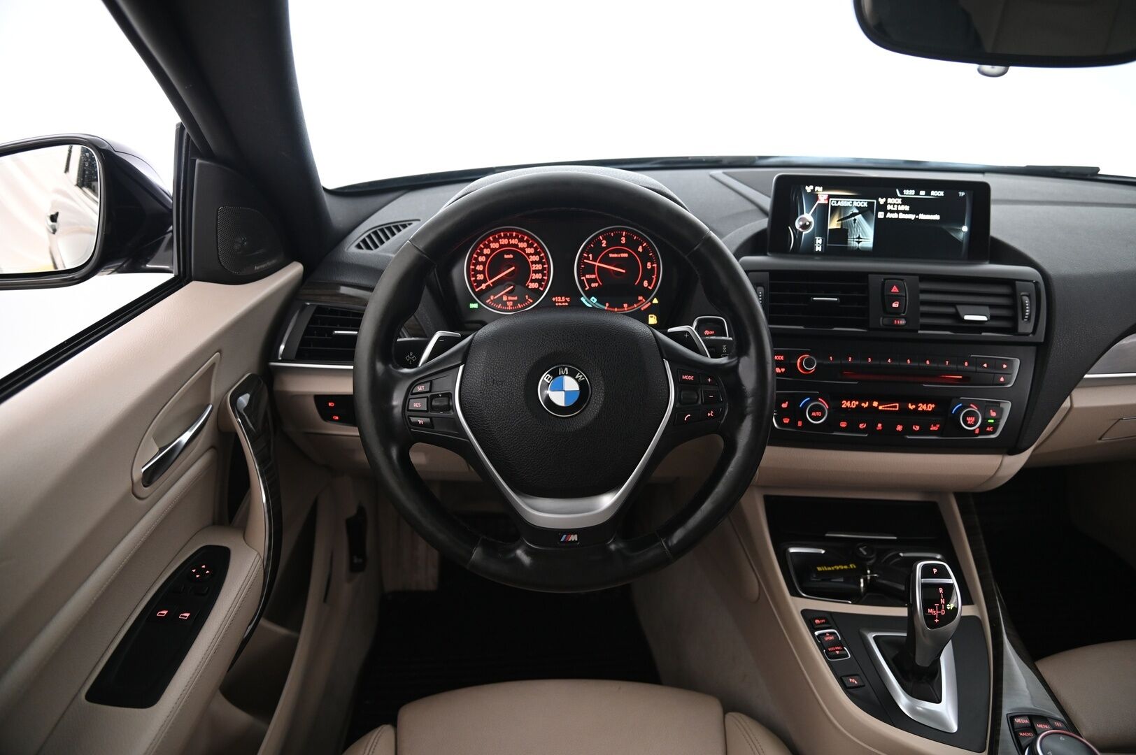 BMW 125 2014 125d M-Sport *Sporttinahat / H&K / Kattoluukku / Proffa Navi / Webasto / Tutkat* - Juuri Leimattu / 2x renkaat ja vanteet / Näyttävä