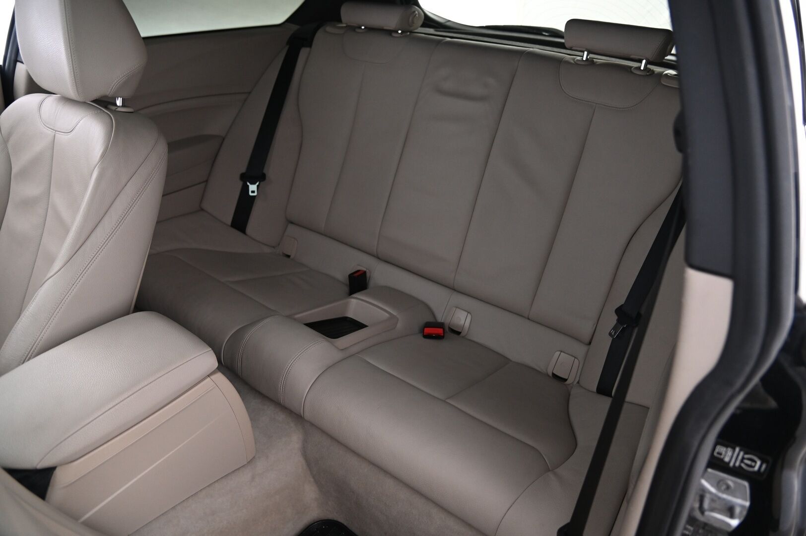 BMW 125 2014 125d M-Sport *Sporttinahat / H&K / Kattoluukku / Proffa Navi / Webasto / Tutkat* - Juuri Leimattu / 2x renkaat ja vanteet / Näyttävä