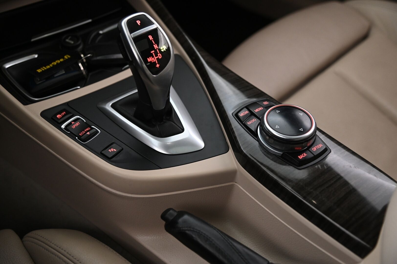 BMW 125 2014 125d M-Sport *Sporttinahat / H&K / Kattoluukku / Proffa Navi / Webasto / Tutkat* - Juuri Leimattu / 2x renkaat ja vanteet / Näyttävä