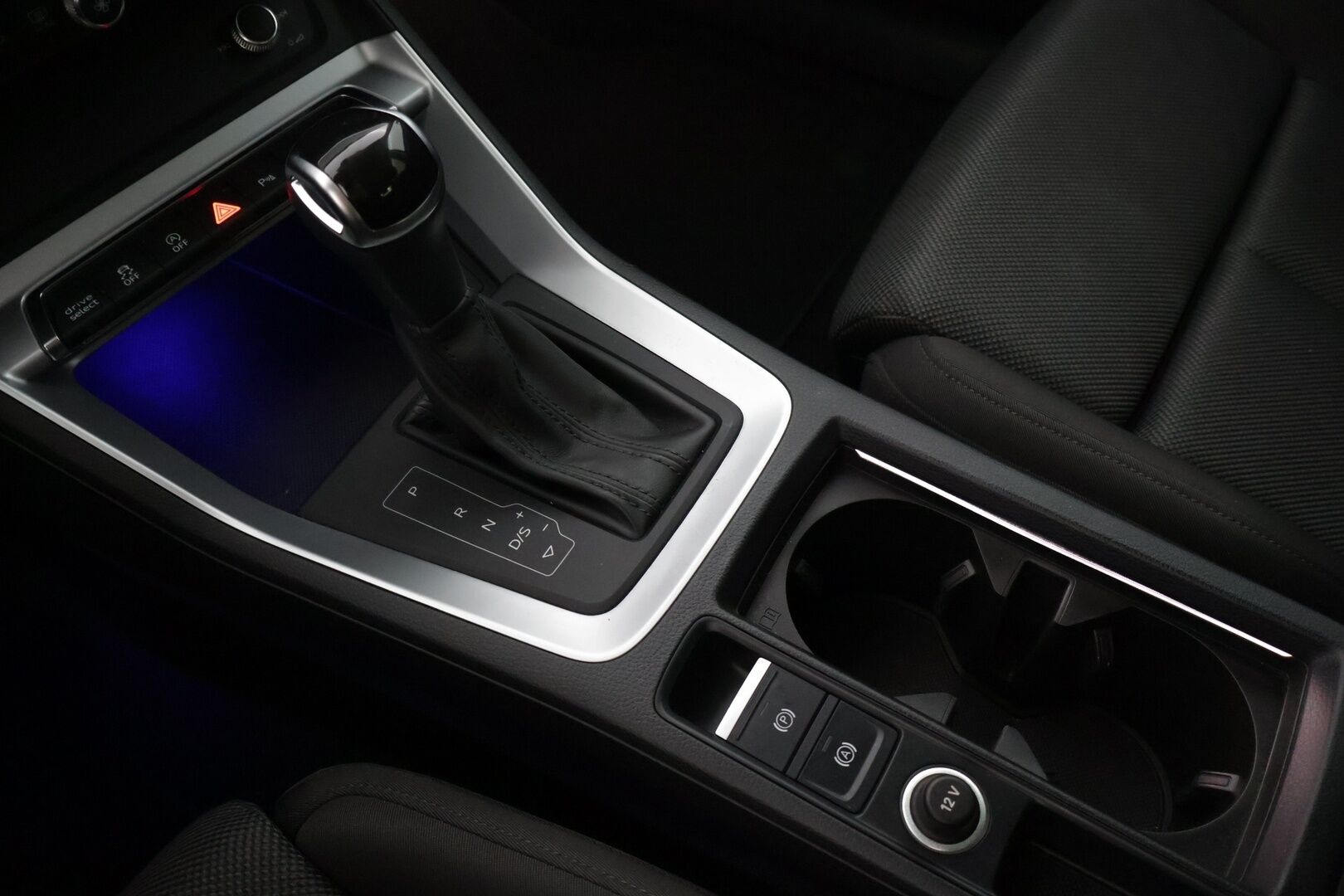 Audi Q3 2019 Launch Edition Business Advanced 40 TDI 140kW quattro S tronic / Adapt. Cruise / Webasto / Digimittaristo / AppleCarplay / Peruutuskamera - * Suomi.auto / Webasto / Parempi 40TDI / Peruutuskamera / Alle.taittuva koukku / Facelift *