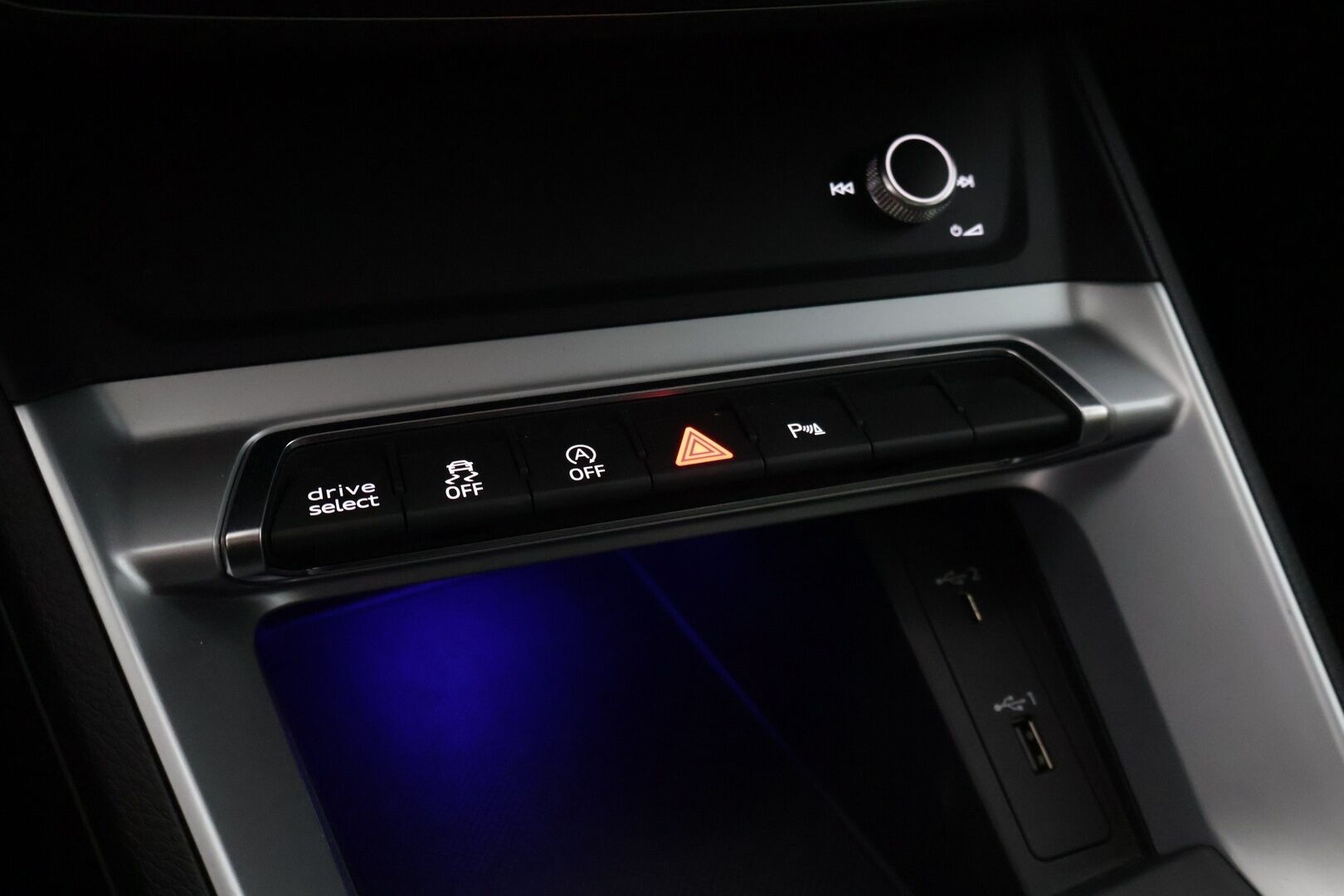 Audi Q3 2019 Launch Edition Business Advanced 40 TDI 140kW quattro S tronic / Adapt. Cruise / Webasto / Digimittaristo / AppleCarplay / Peruutuskamera - * Suomi.auto / Webasto / Parempi 40TDI / Peruutuskamera / Alle.taittuva koukku / Facelift *