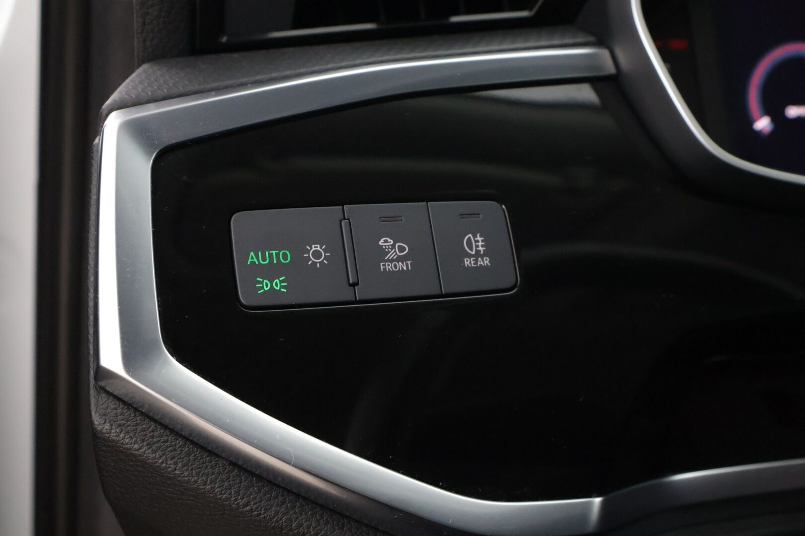 Audi Q3 2019 Launch Edition Business Advanced 40 TDI 140kW quattro S tronic / Adapt. Cruise / Webasto / Digimittaristo / AppleCarplay / Peruutuskamera - * Suomi.auto / Webasto / Parempi 40TDI / Peruutuskamera / Alle.taittuva koukku / Facelift *