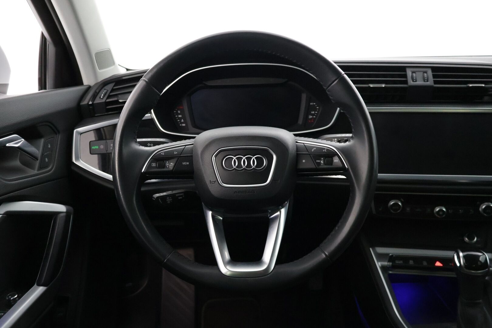 Audi Q3 2019 Launch Edition Business Advanced 40 TDI 140kW quattro S tronic / Adapt. Cruise / Webasto / Digimittaristo / AppleCarplay / Peruutuskamera - * Suomi.auto / Webasto / Parempi 40TDI / Peruutuskamera / Alle.taittuva koukku / Facelift *