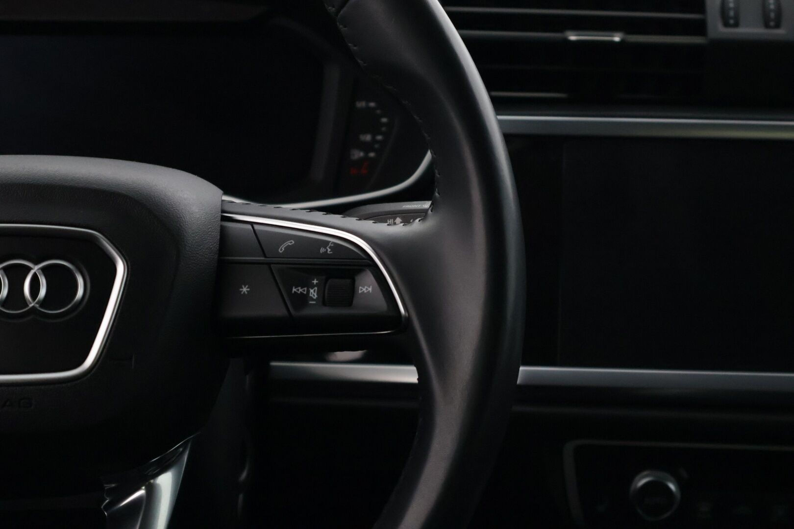 Audi Q3 2019 Launch Edition Business Advanced 40 TDI 140kW quattro S tronic / Adapt. Cruise / Webasto / Digimittaristo / AppleCarplay / Peruutuskamera - * Suomi.auto / Webasto / Parempi 40TDI / Peruutuskamera / Alle.taittuva koukku / Facelift *