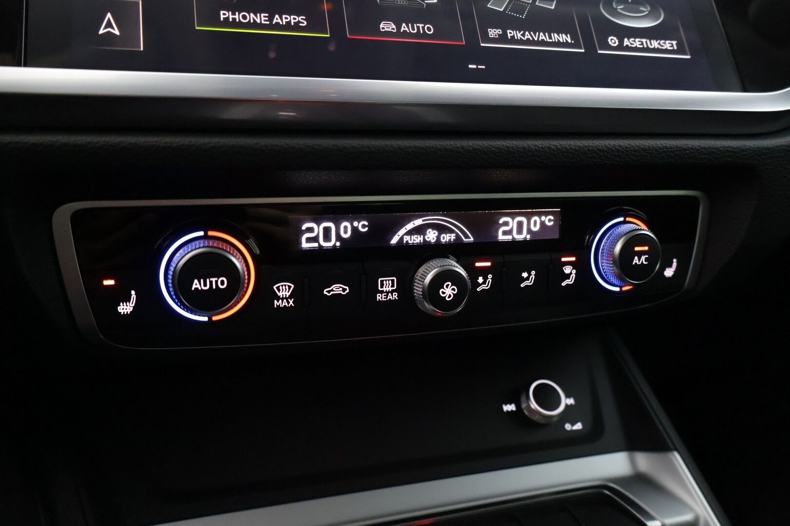 Audi Q3 2019 Launch Edition Business Advanced 40 TDI 140kW quattro S tronic / Adapt. Cruise / Webasto / Digimittaristo / AppleCarplay / Peruutuskamera - * Suomi.auto / Webasto / Parempi 40TDI / Peruutuskamera / Alle.taittuva koukku / Facelift *