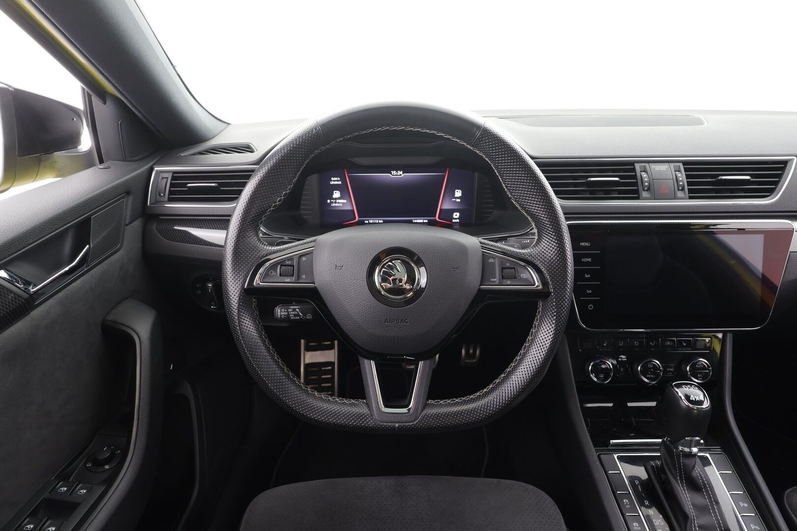 Skoda Superb 2019 2,0 TSI 4x4 SportLine DSG Autom. - | Lasikattoluukku | Canton | Webasto | Koukku | ACC | Xenon | P.Kamera | Muistipenkki | Katveavustin | Navi | Kaistavahti | Keyless | Suomi-auto | 