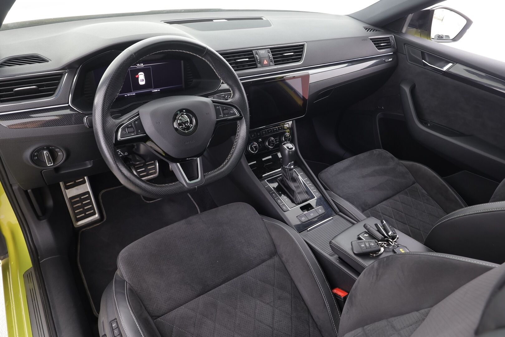Skoda Superb 2019 2,0 TSI 4x4 SportLine DSG Autom. - | Lasikattoluukku | Canton | Webasto | Koukku | ACC | Xenon | P.Kamera | Muistipenkki | Katveavustin | Navi | Kaistavahti | Keyless | Suomi-auto | 