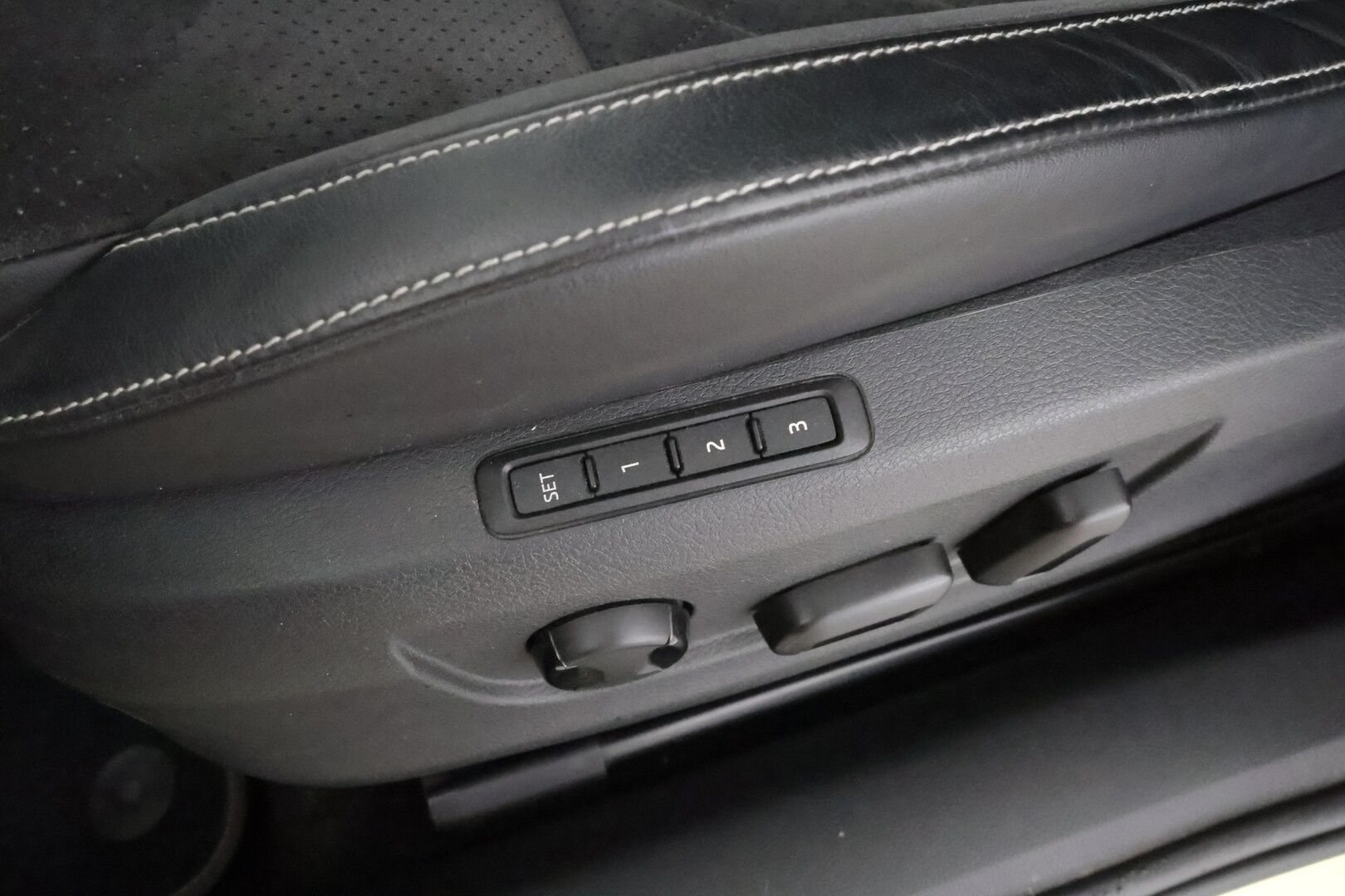 Skoda Superb 2019 2,0 TSI 4x4 SportLine DSG Autom. - | Lasikattoluukku | Canton | Webasto | Koukku | ACC | Xenon | P.Kamera | Muistipenkki | Katveavustin | Navi | Kaistavahti | Keyless | Suomi-auto | 