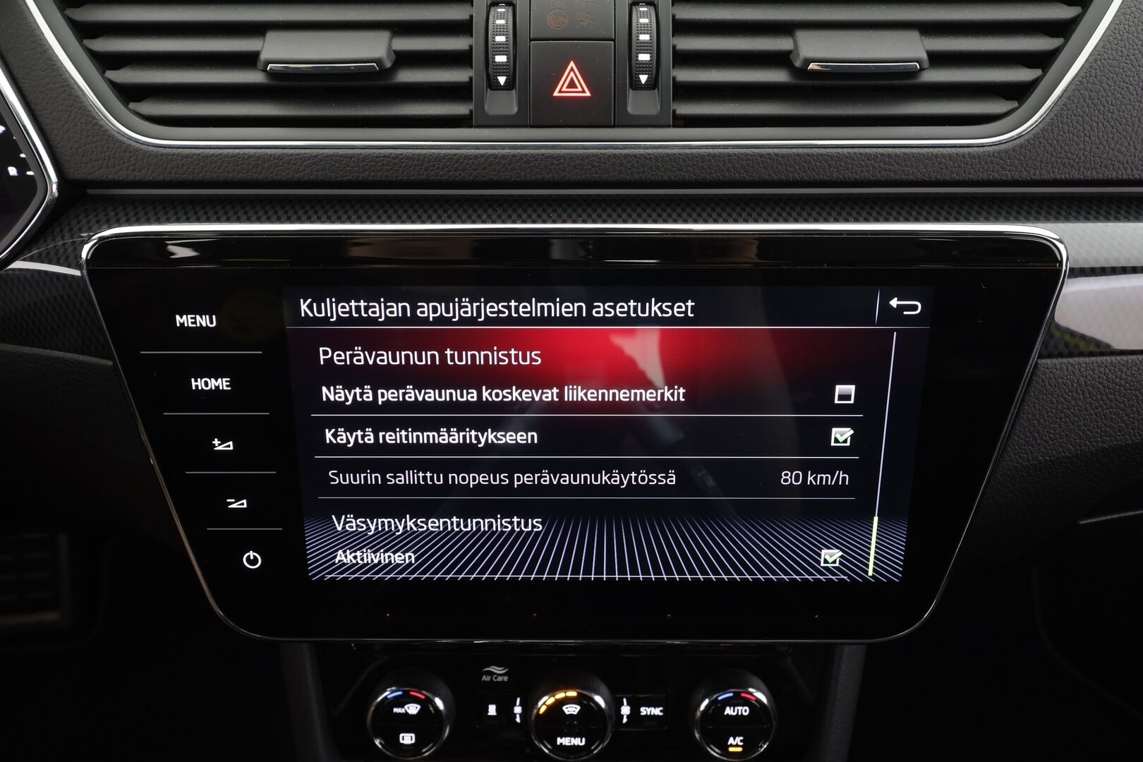Skoda Superb 2019 2,0 TSI 4x4 SportLine DSG Autom. - | Lasikattoluukku | Canton | Webasto | Koukku | ACC | Xenon | P.Kamera | Muistipenkki | Katveavustin | Navi | Kaistavahti | Keyless | Suomi-auto | 