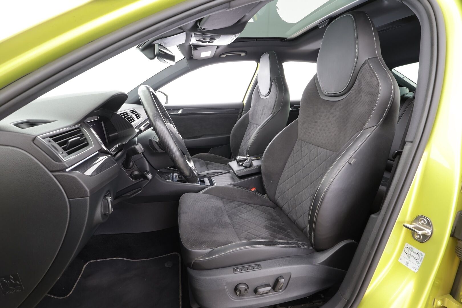 Skoda Superb 2019 2,0 TSI 4x4 SportLine DSG Autom. - | Lasikattoluukku | Canton | Webasto | Koukku | ACC | Xenon | P.Kamera | Muistipenkki | Katveavustin | Navi | Kaistavahti | Keyless | Suomi-auto | 