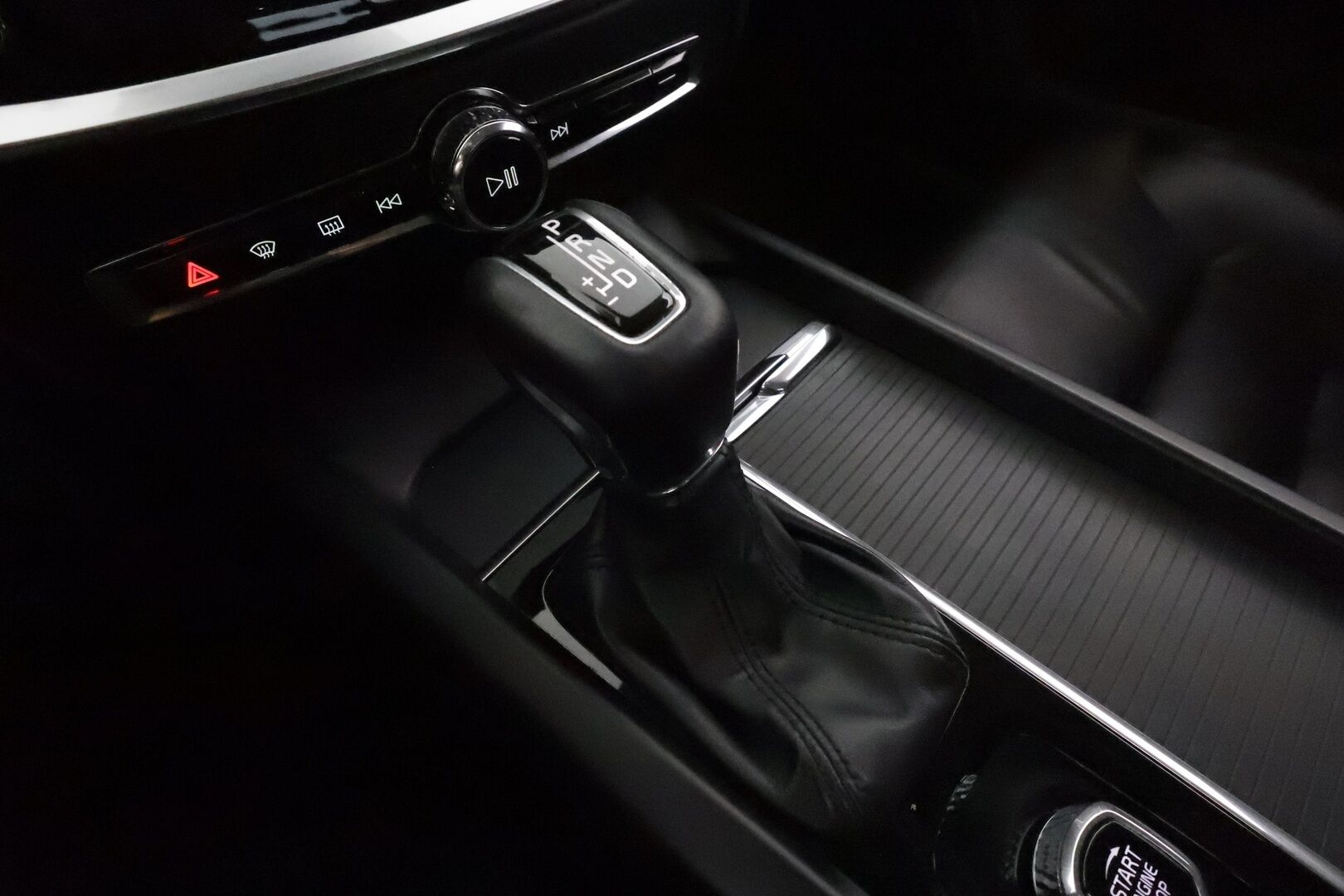 Volvo V60 Cross Country 2019 D4 AWD aut **Webasto / Adapt.Vakkari / Full-LED / P.kamera / Sporttipenkki Muistilla / Navi / Kaistavahti / Keyless** - Suomi-auto / Kahdet Renkaat