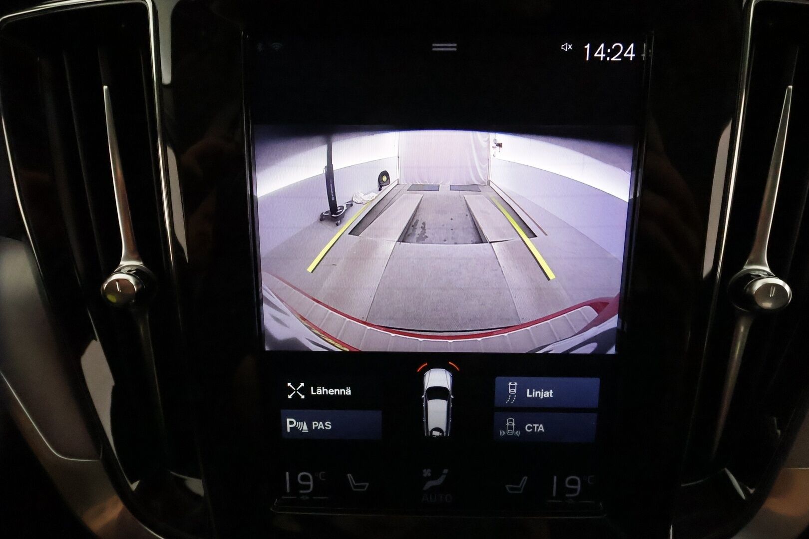 Volvo V60 Cross Country 2019 D4 AWD aut **Webasto / Adapt.Vakkari / Full-LED / P.kamera / Sporttipenkki Muistilla / Navi / Kaistavahti / Keyless** - Suomi-auto / Kahdet Renkaat