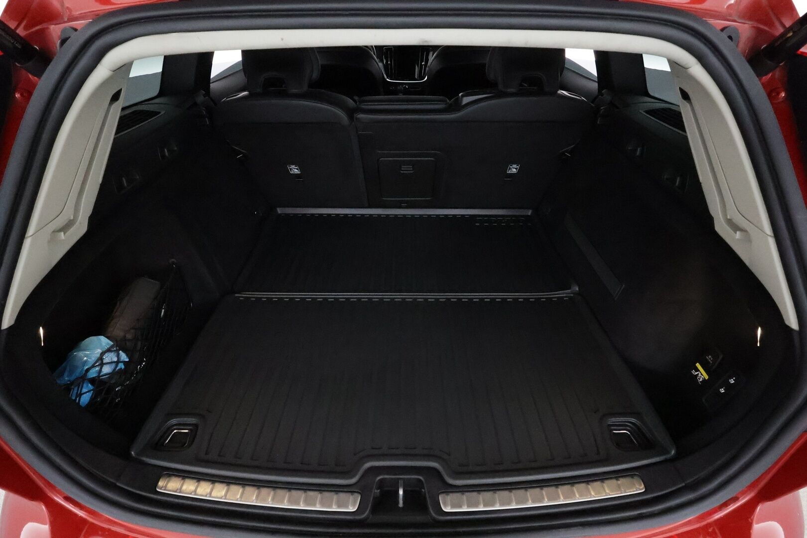 Volvo V60 Cross Country 2019 D4 AWD aut **Webasto / Adapt.Vakkari / Full-LED / P.kamera / Sporttipenkki Muistilla / Navi / Kaistavahti / Keyless** - Suomi-auto / Kahdet Renkaat