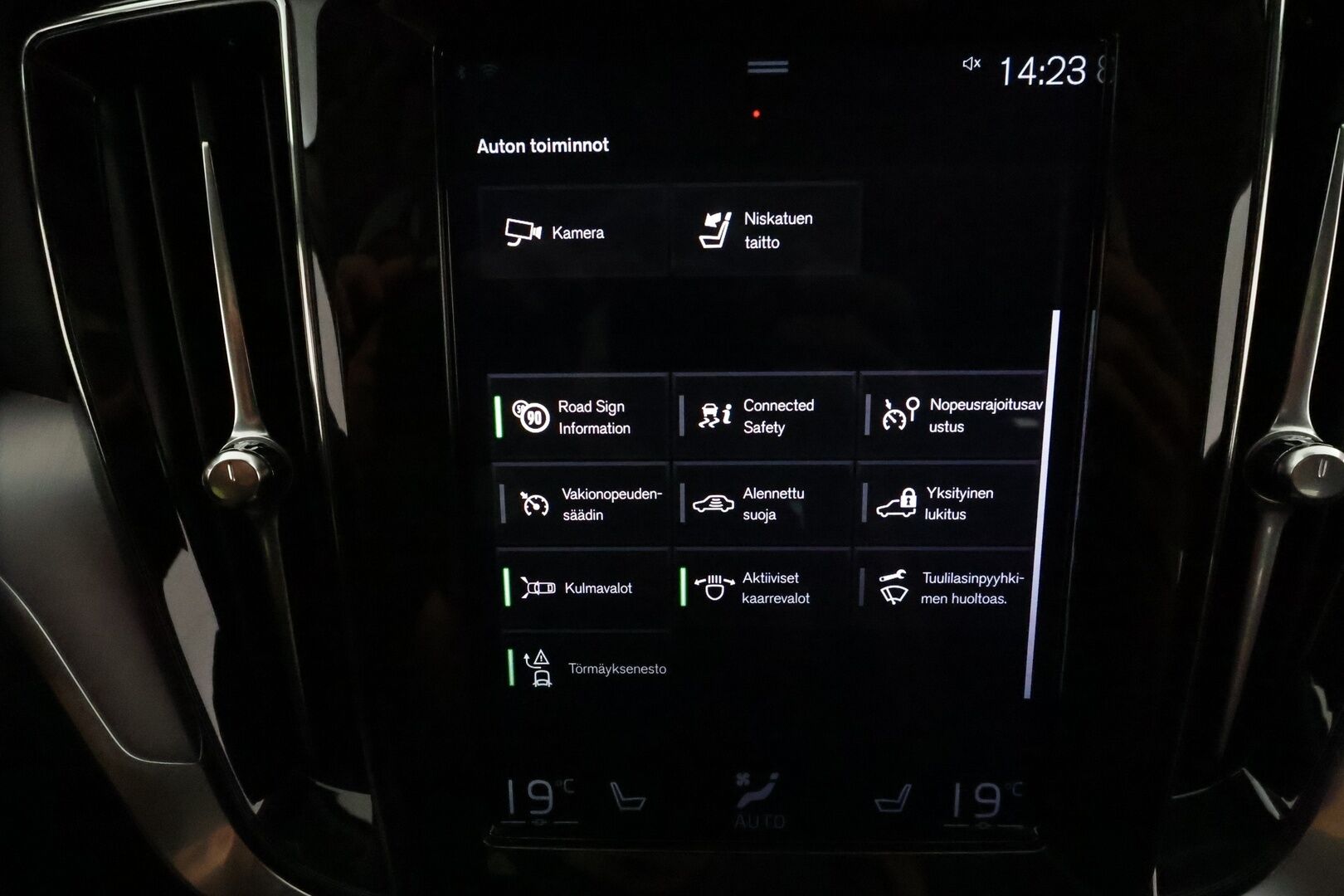 Volvo V60 Cross Country 2019 D4 AWD aut **Webasto / Adapt.Vakkari / Full-LED / P.kamera / Sporttipenkki Muistilla / Navi / Kaistavahti / Keyless** - Suomi-auto / Kahdet Renkaat