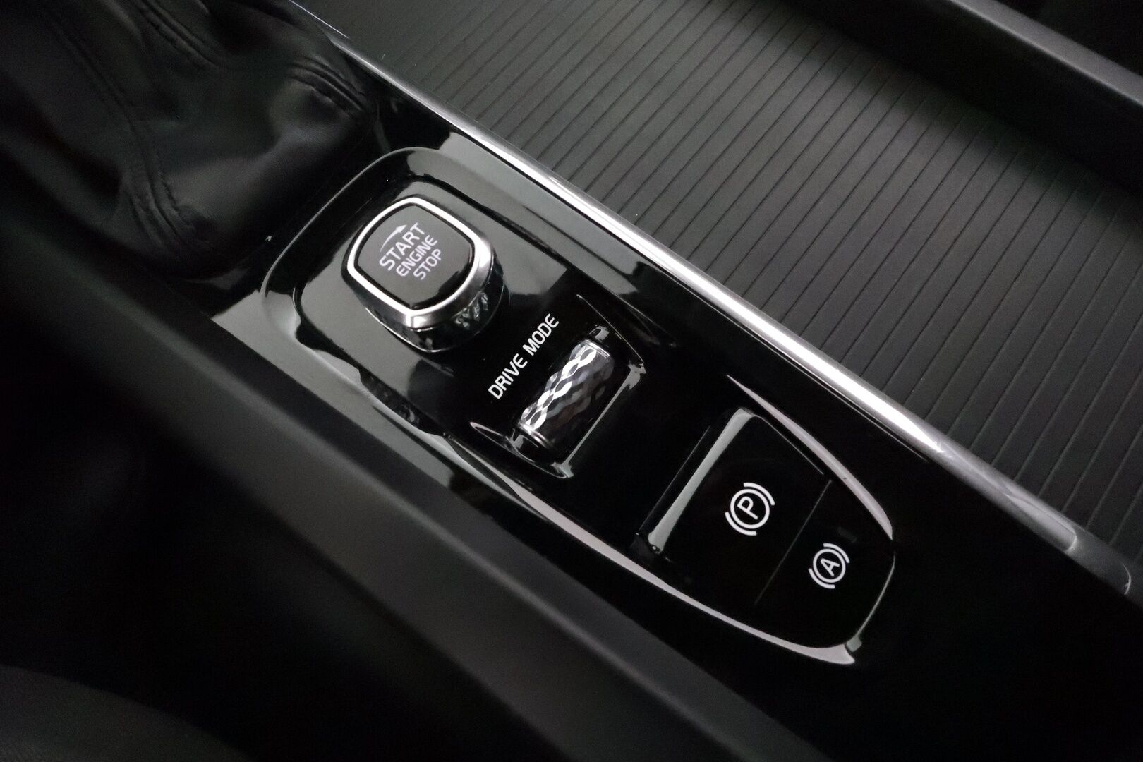 Volvo V60 Cross Country 2019 D4 AWD aut **Webasto / Adapt.Vakkari / Full-LED / P.kamera / Sporttipenkki Muistilla / Navi / Kaistavahti / Keyless** - Suomi-auto / Kahdet Renkaat