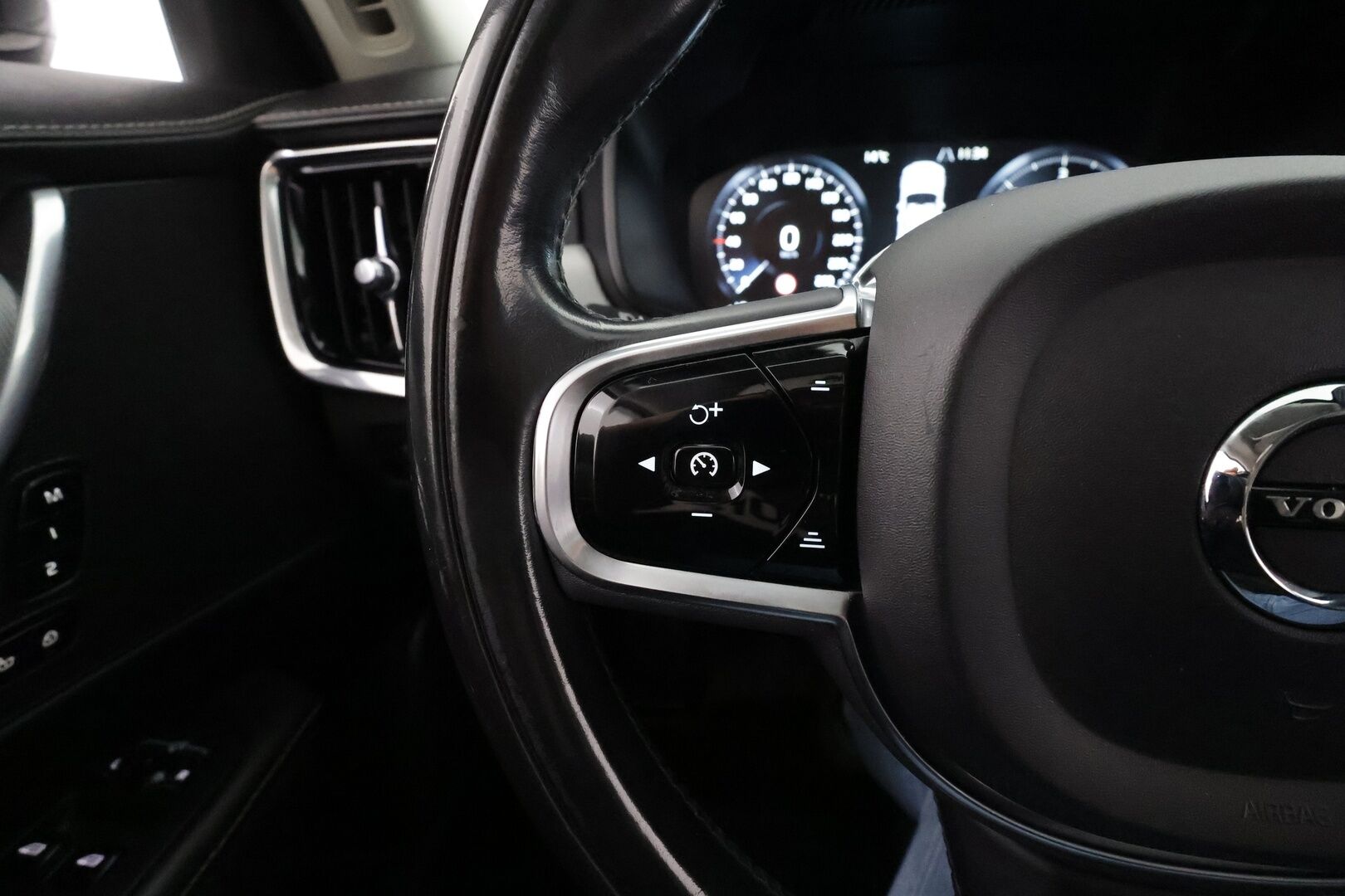 Volvo V90 2017 D5 AWD Inscription aut - | ACC | Webasto | Koukku | HUD | Ilmastoidut muistipenkit | Panorama | P. Kamera |