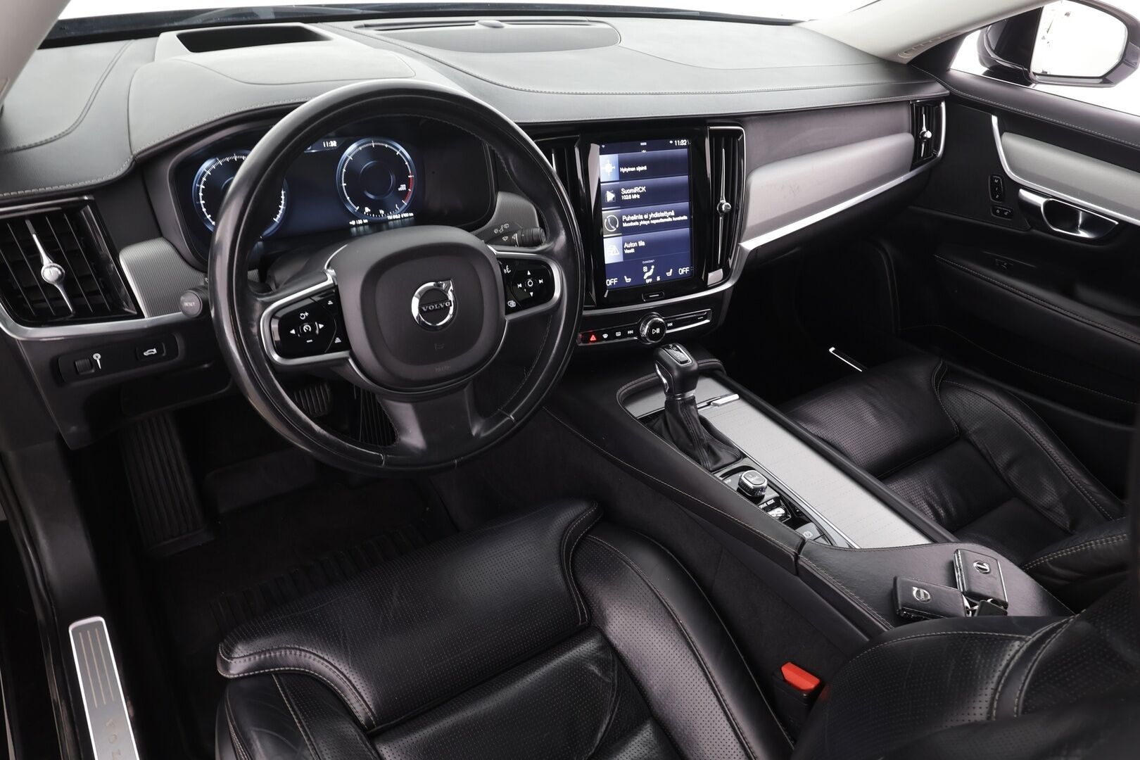 Volvo V90 2017 D5 AWD Inscription aut * ACC / Webasto / Koukku / HUD / Ilmastoidut muistipenkit / Panorama / P. Kamera * - Huippuvarusteet! / Ei Adblueta / Kahdet renkaat ja vanteet / Panorama / Nelialue ilmastointi / Penkinlämmittimet takana / - HULLUT AVAJAISHULINAT KORKOTARJOUS 3,29 %