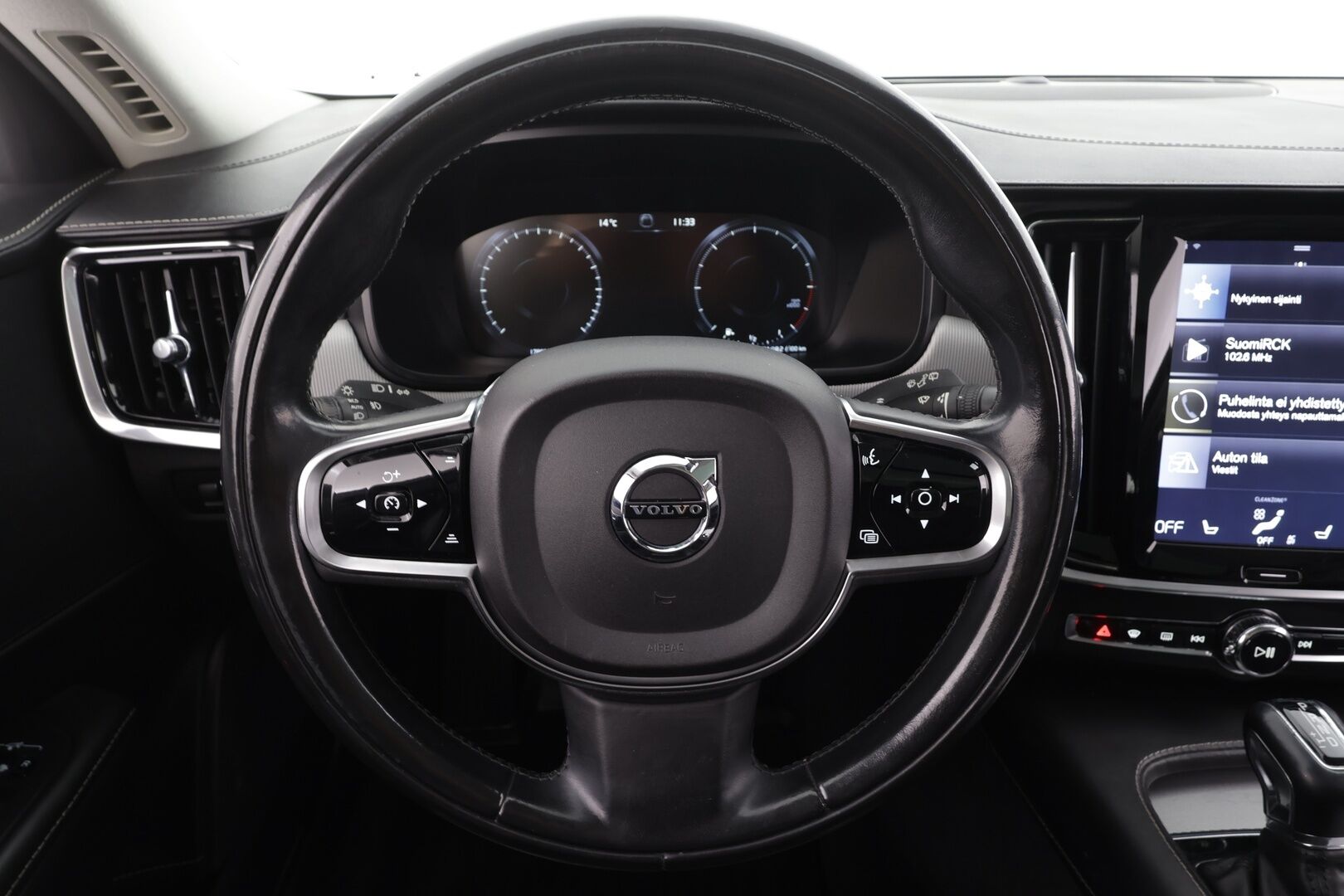 Volvo V90 2017 D5 AWD Inscription aut * ACC / Webasto / Koukku / HUD / Ilmastoidut muistipenkit / Panorama / P. Kamera * - Huippuvarusteet! / Ei Adblueta / Kahdet renkaat ja vanteet / Panorama / Nelialue ilmastointi / Penkinlämmittimet takana / - HULLUT AVAJAISHULINAT KORKOTARJOUS 3,29 %