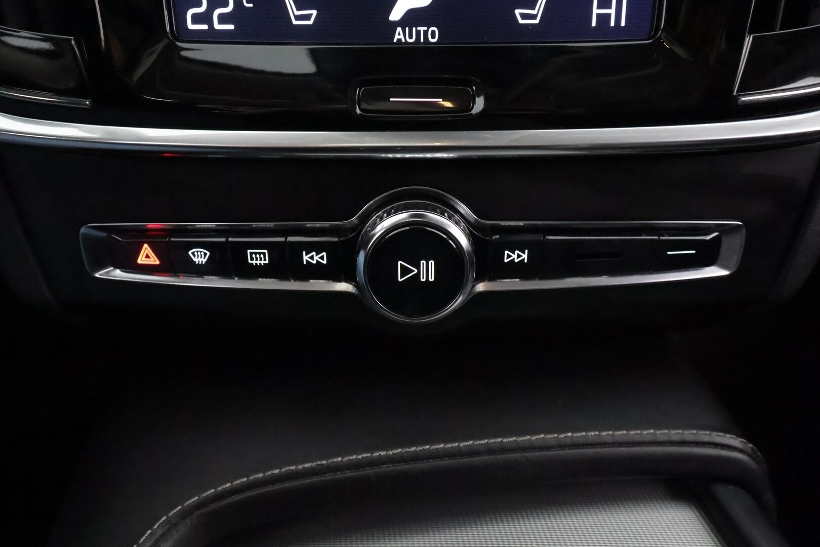 Volvo V90 2017 D5 AWD Inscription aut * ACC / Webasto / Koukku / HUD / Ilmastoidut muistipenkit / Panorama * - Kahdet Renkaat