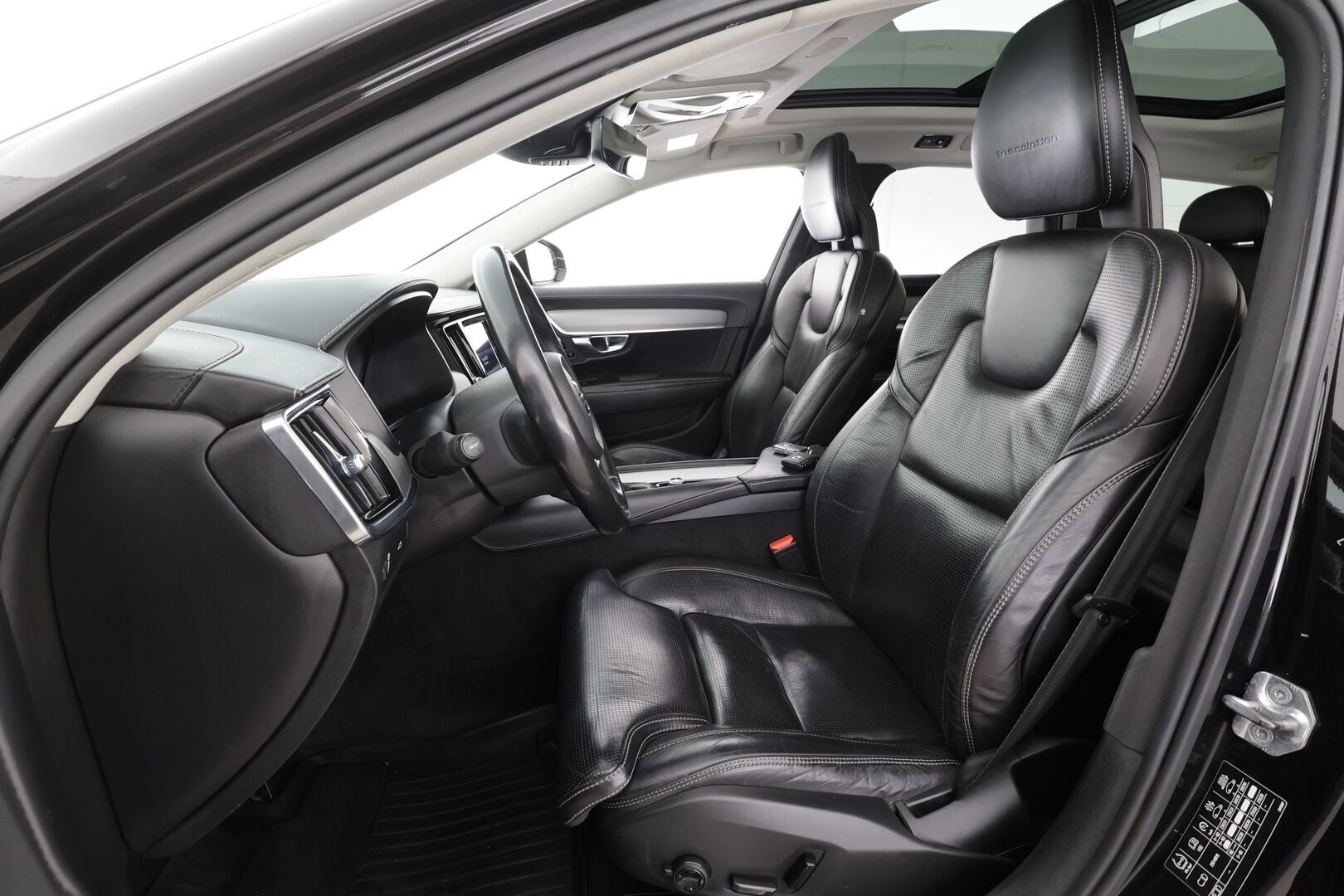 Volvo V90 2017 D5 AWD Inscription aut * ACC / Webasto / Koukku / HUD / Ilmastoidut muistipenkit / Panorama * - Kahdet Renkaat